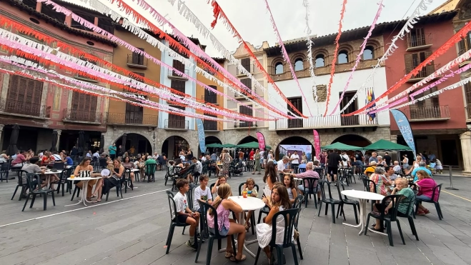 Imagen del Longaniza Fest en la plaza Mayor de Graus. Imagen del Longaniza Fest en la plaza Mayor de Graus.