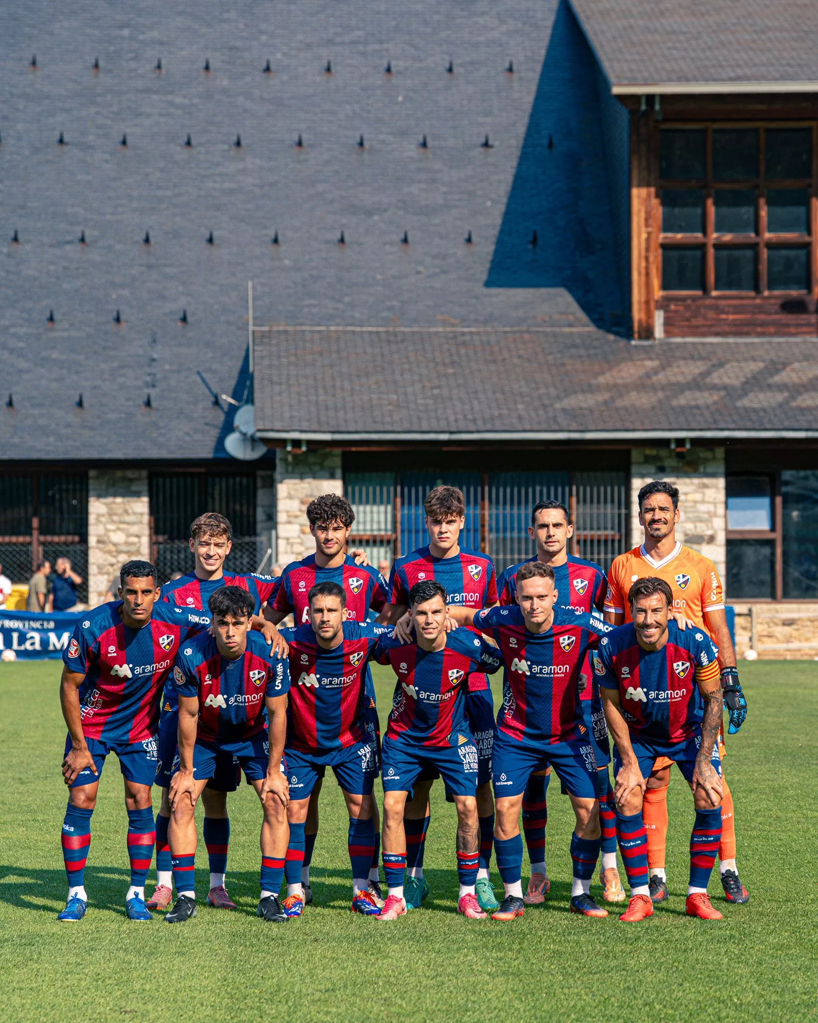 Once del Huesca ante el Petro Luanda