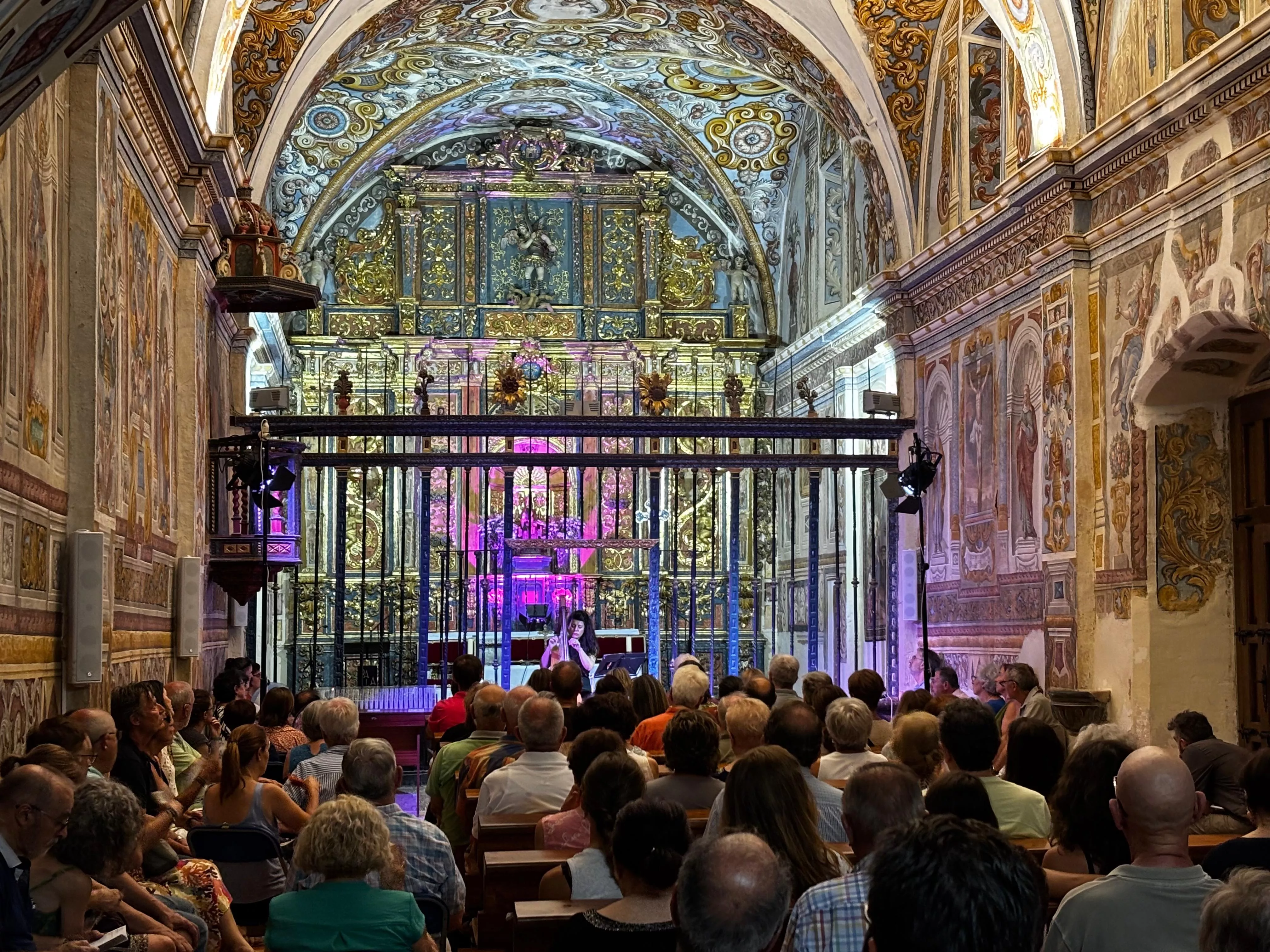 Sara Águeda cautiva a un Santuario de Casbas lleno hasta la bandera.