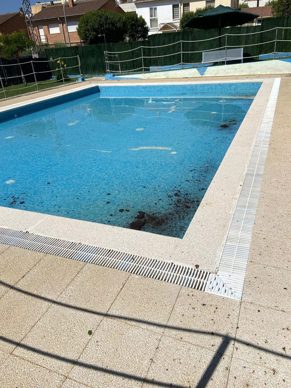 Las piscinas de Almudévar han sufrido un sabotaje con estiércol.