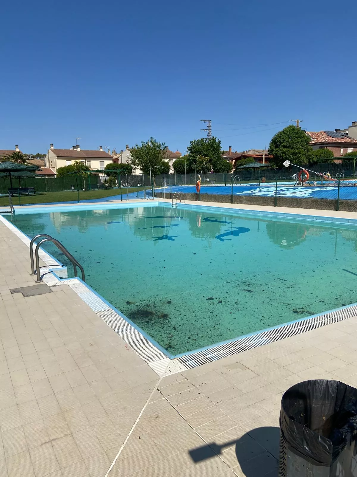 Las piscinas de Almudévar han sufrido un sabotaje con estiércol.