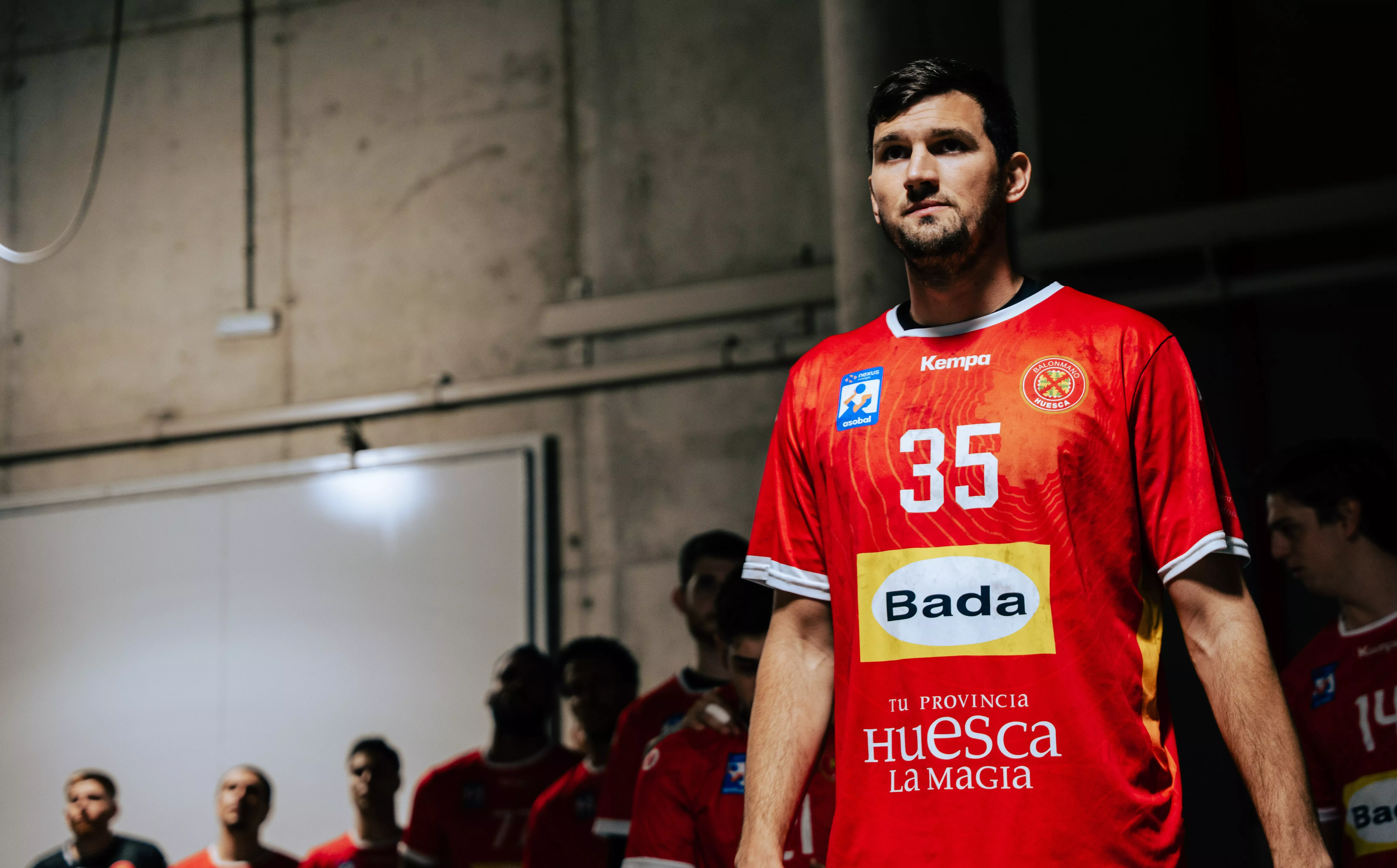 Nenadic, un pilar de Bada Huesca, renueva una temporada más