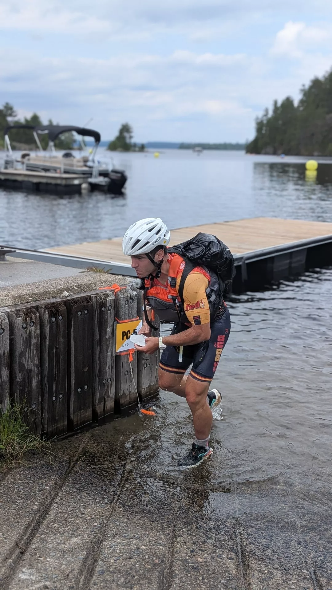 Daniel Puyuelo saliendo del agua de una sección de natación