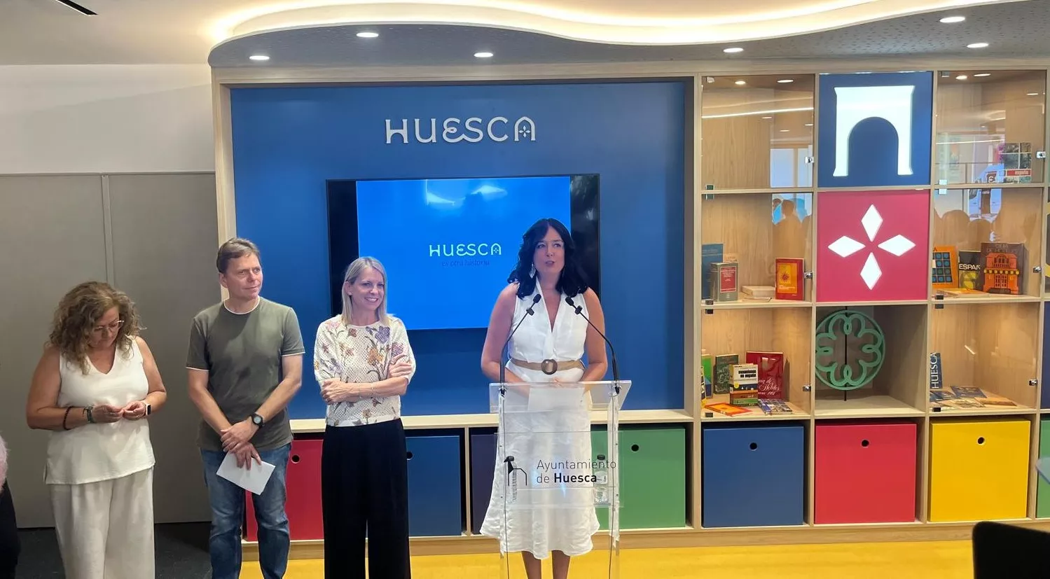 Inauguración de la remodelada Oficina de Turismo de Huesca. Foto Mercedes Manterola