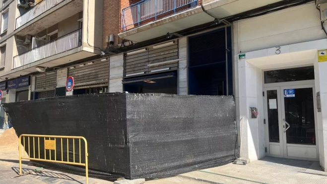 La entrada al bloque 3 de la plaza Santa Clara ha quedado despejado, mientras siguen las obras en el bloque 2.