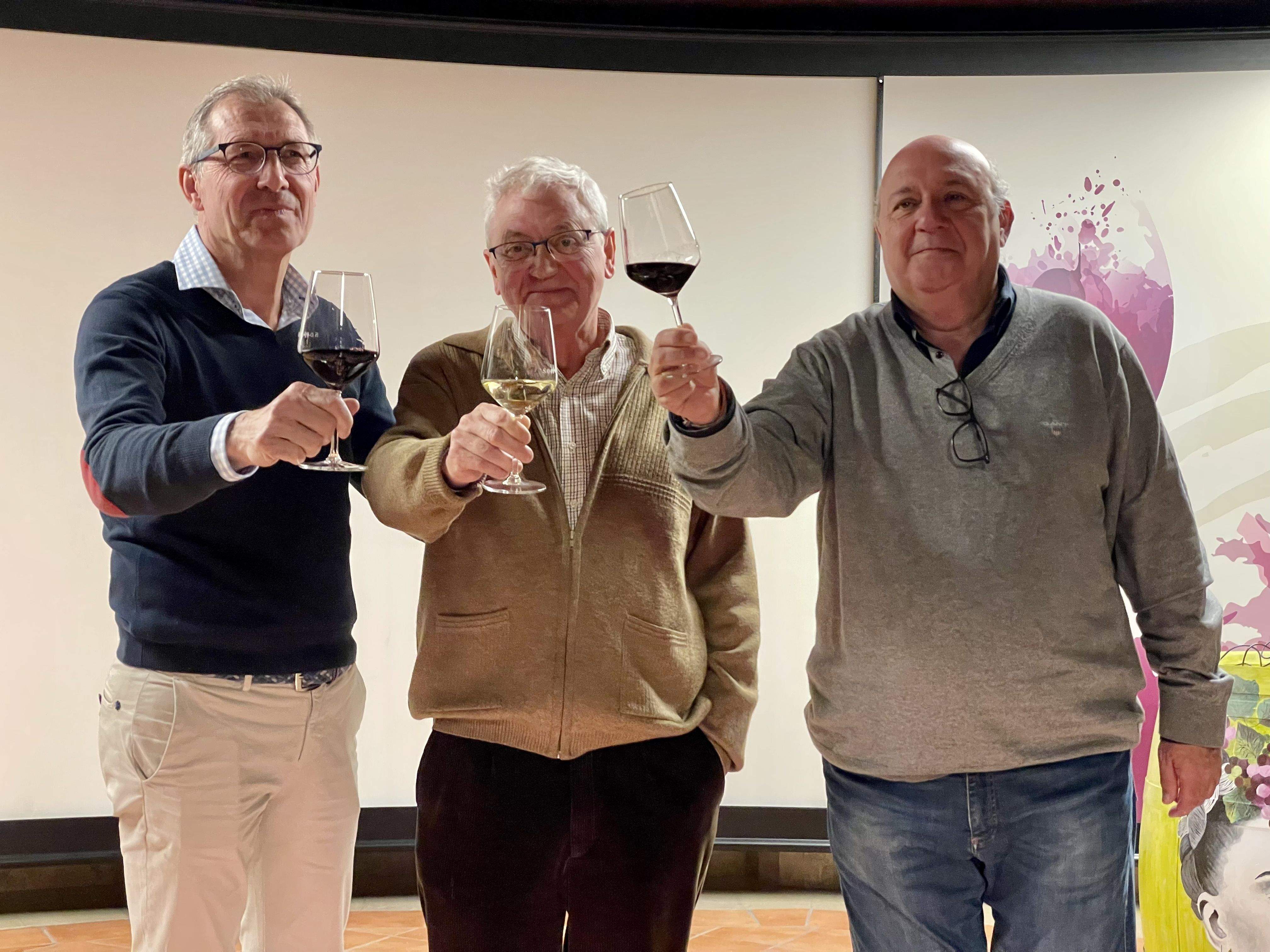 José Manuel Bielsa, Javier Sazatornil y Ángel Trallero, en la presentación del Círculo de Amigos del Vino Somontano, La Mesa Redonda