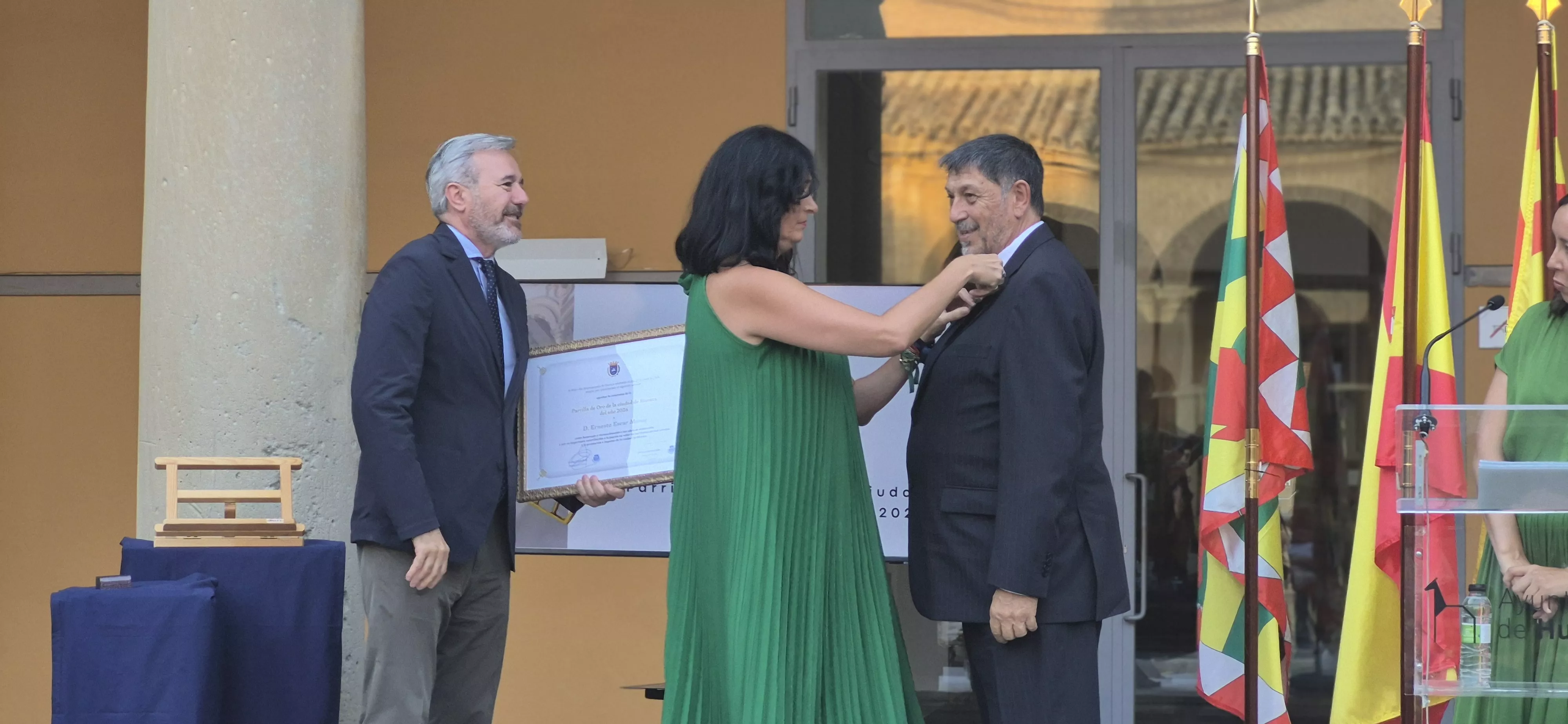 Entrega de la Parrilla de Oro a Ernesto Escar. Foto Myriam Martínez