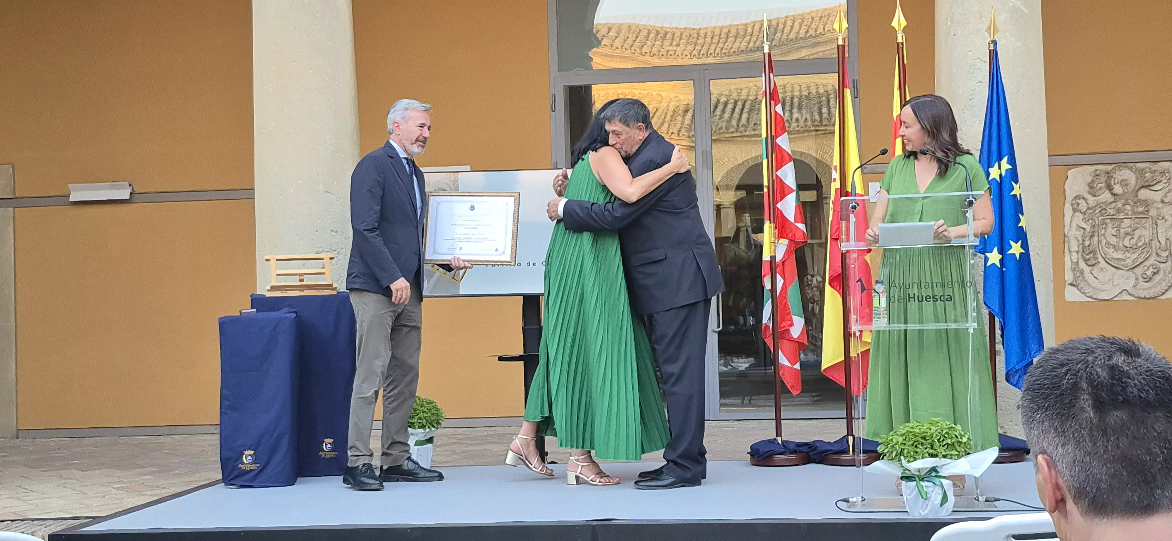Entrega de la Parrilla de Oro a Ernesto Escar. Foto Myriam Martínez
