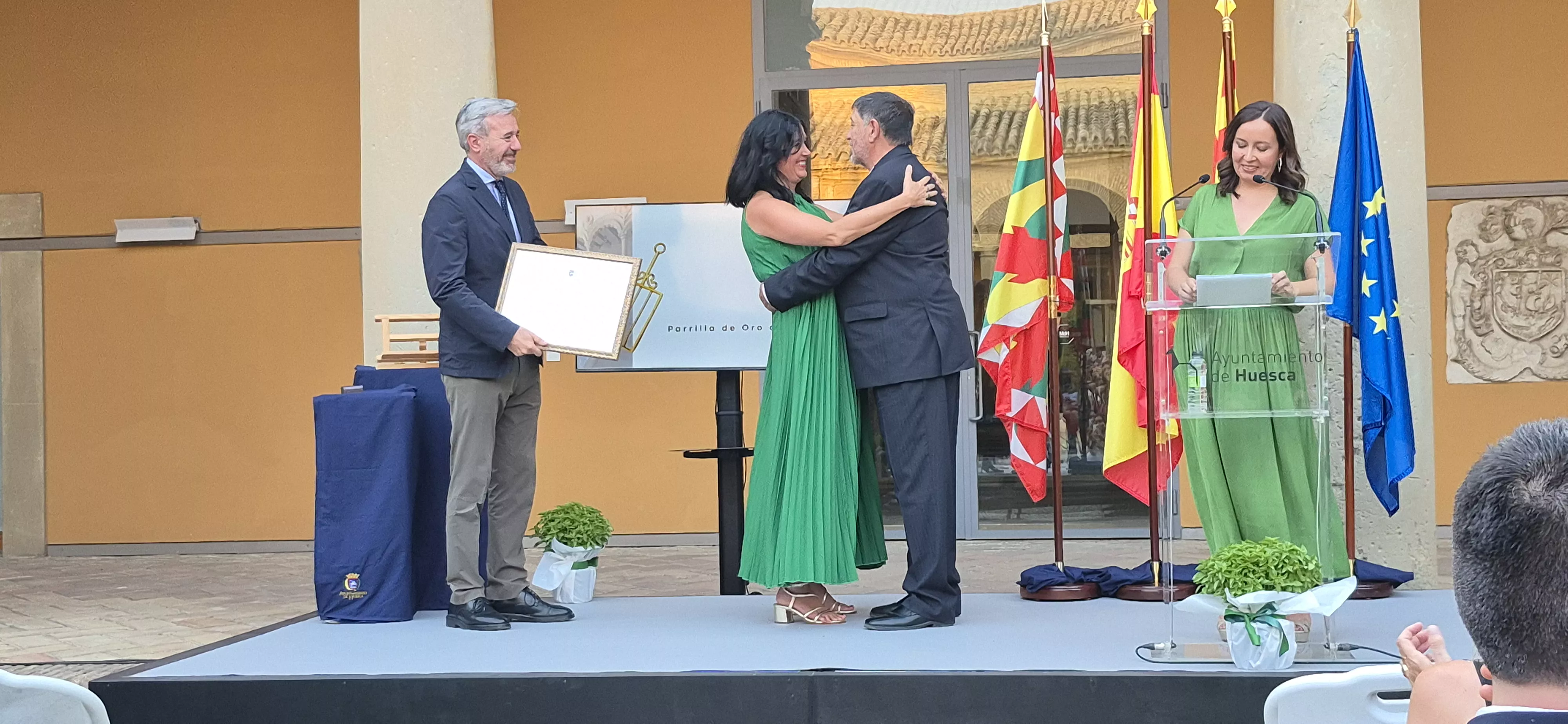 Entrega de la Parrilla de Oro a Ernesto Escar. Foto Myriam Martínez