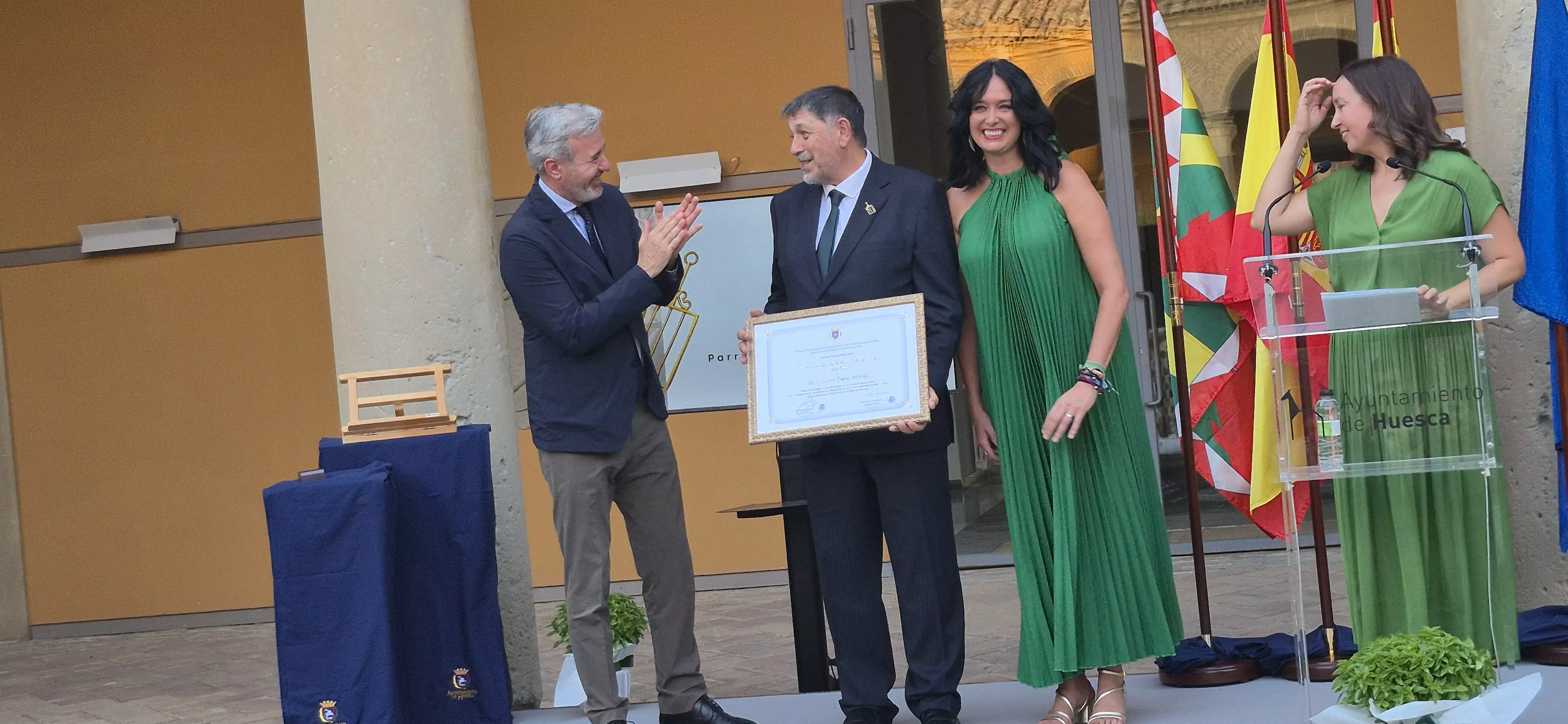 Entrega de la Parrilla de Oro a Ernesto Escar. Foto Myriam Martínez