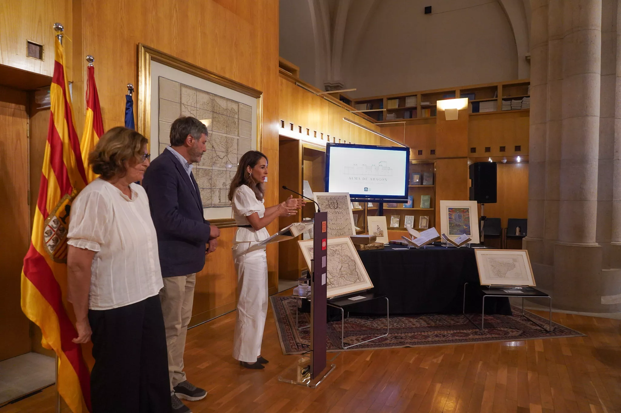 María Navarro presenta Alma de Aragón en las Cortes de Aragón