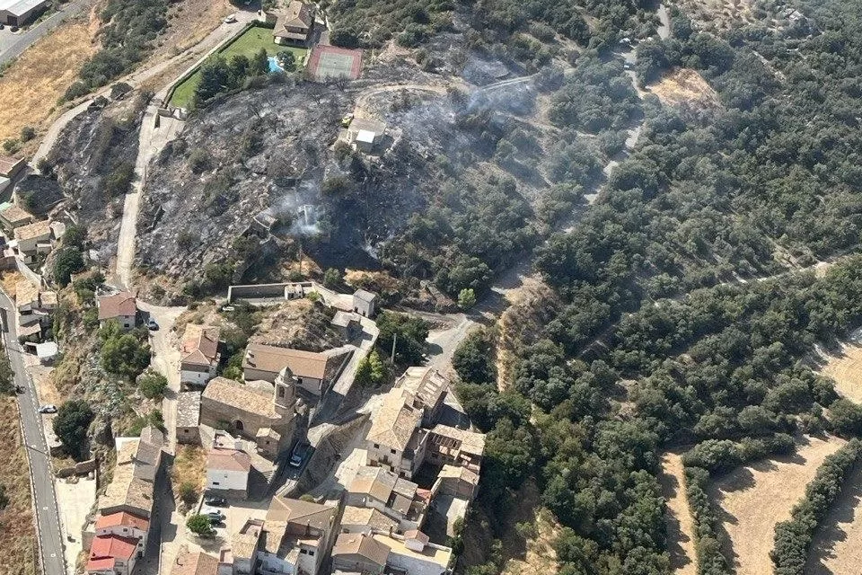El incendio declarado junto al núcleo de Nachá evoluciona de forma favorable.