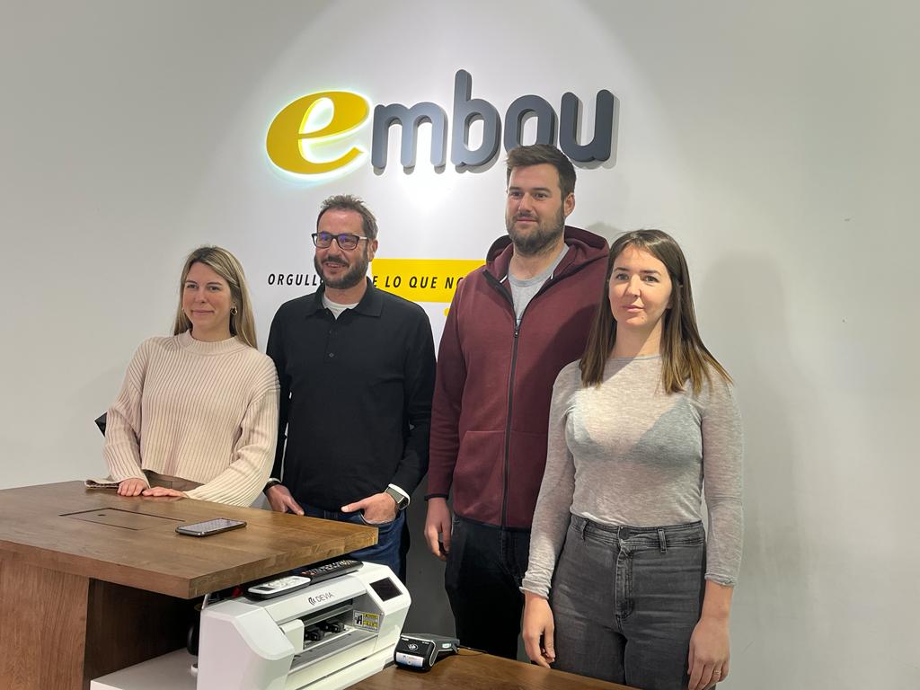 Fernando Lascorz y José Malo, en la presentación de este último como nuevo fichaje del Lobe Huesca La Magia. Foto: Adrián Mora