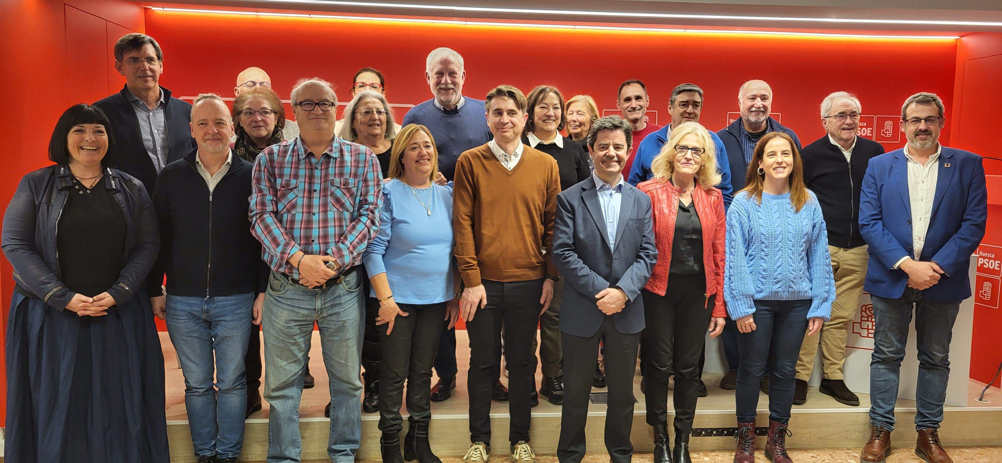 Foto de familia tras decidir la candidatura socialista al Ayuntamiento de Huesca