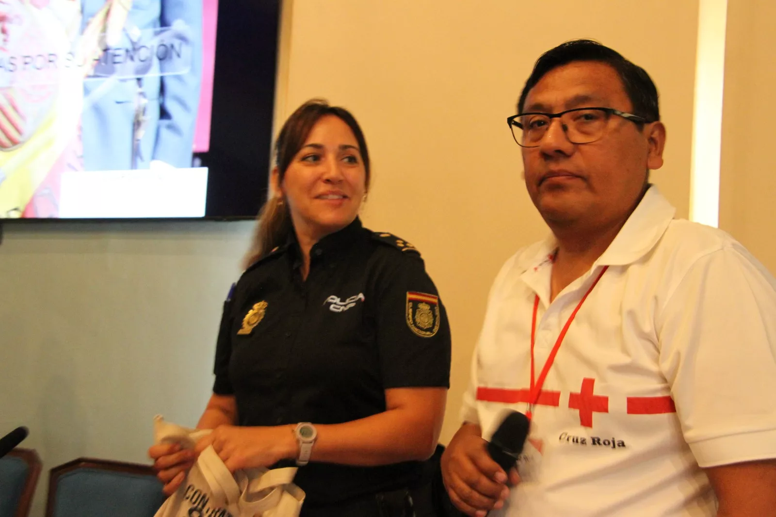 Mar Gil y Martín Cárdenas. Charla de la Policía Nacional y la Guardia Civil sobre la trata. Foto Carlos Neofato