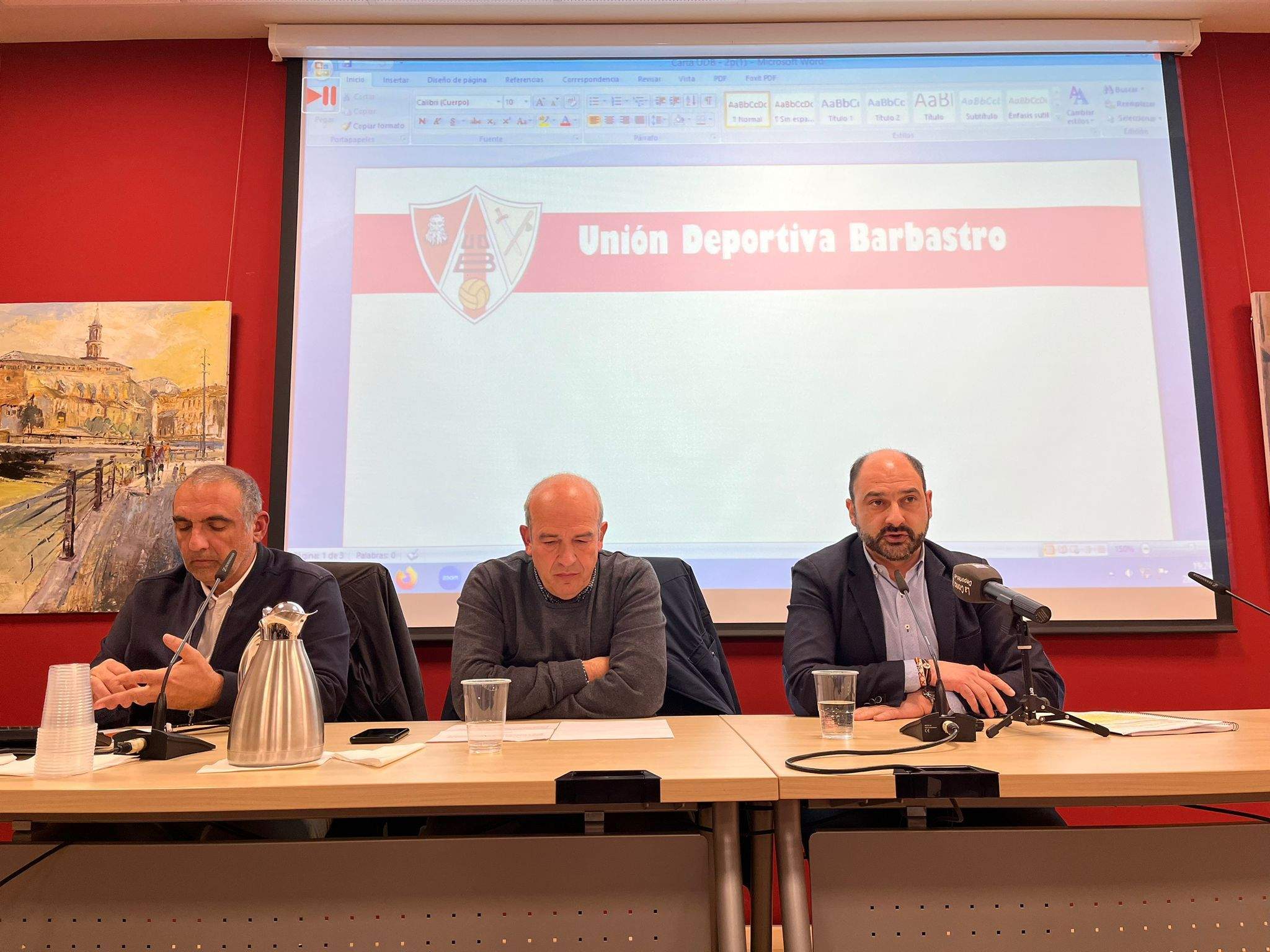 Xavi Gómez, directivo, Rafael Torres, presidente, y Fernando Torres, alcalde de Barbastro, en una foto de archivo de la Asamblea Extraordinaria.