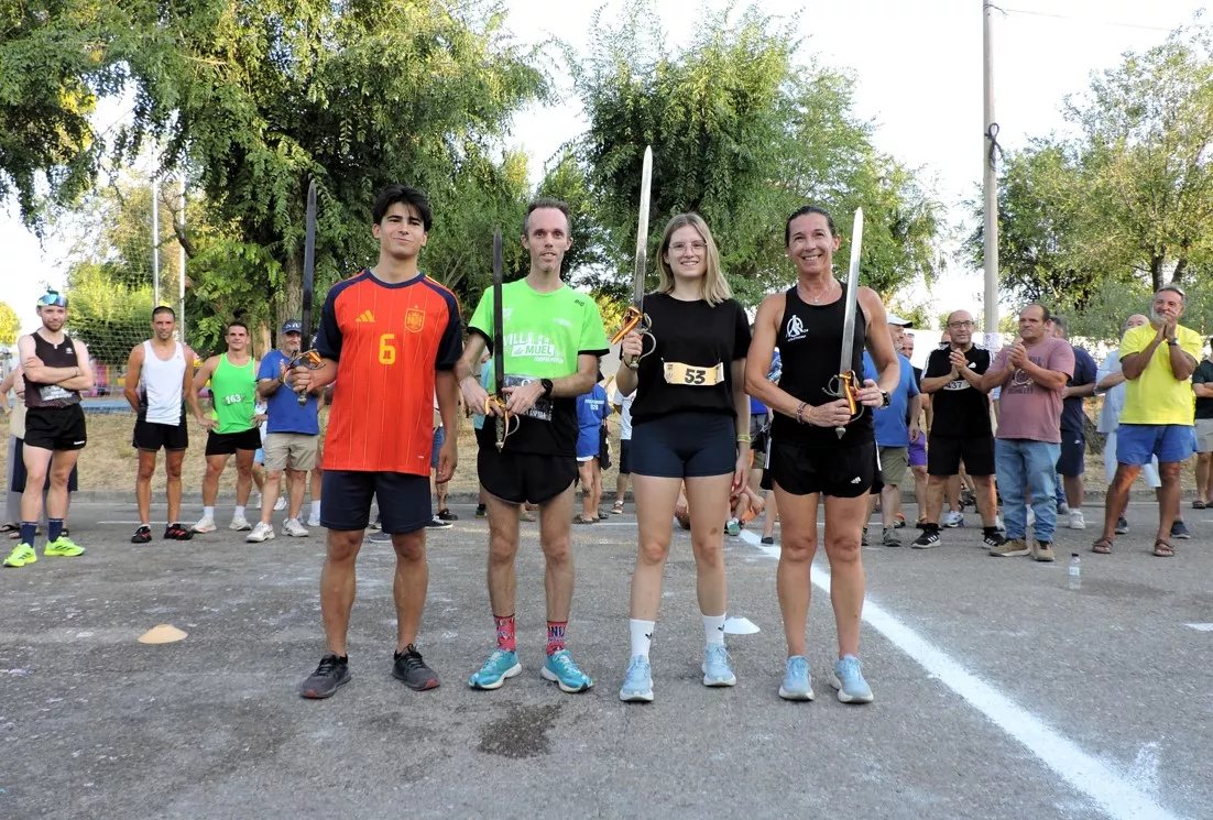 Escanero,Castells, Escuer y Buero con sus espadas de campeones