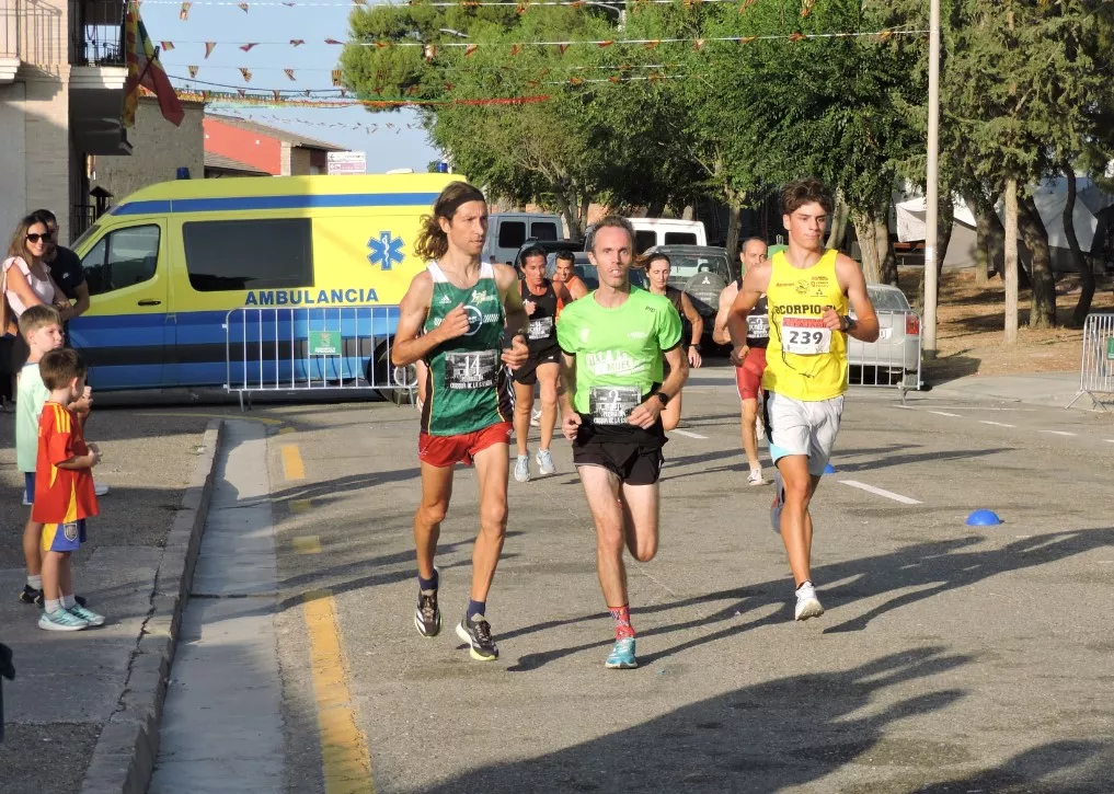 Dieste, Castells y Blasco encabezando la carrera