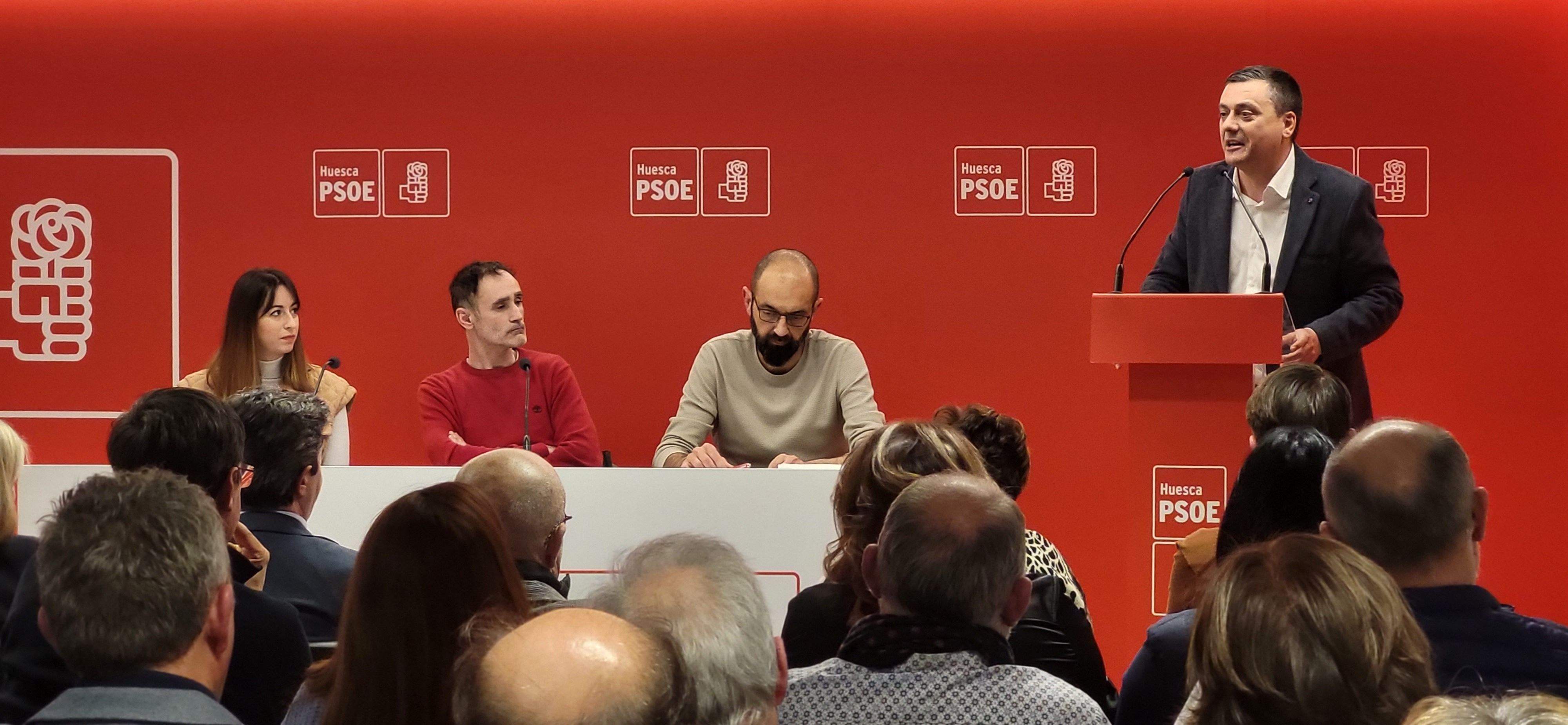 Fernando Sabés, en la última asamblea del PSOE oscense. Foto Myriam Martínez