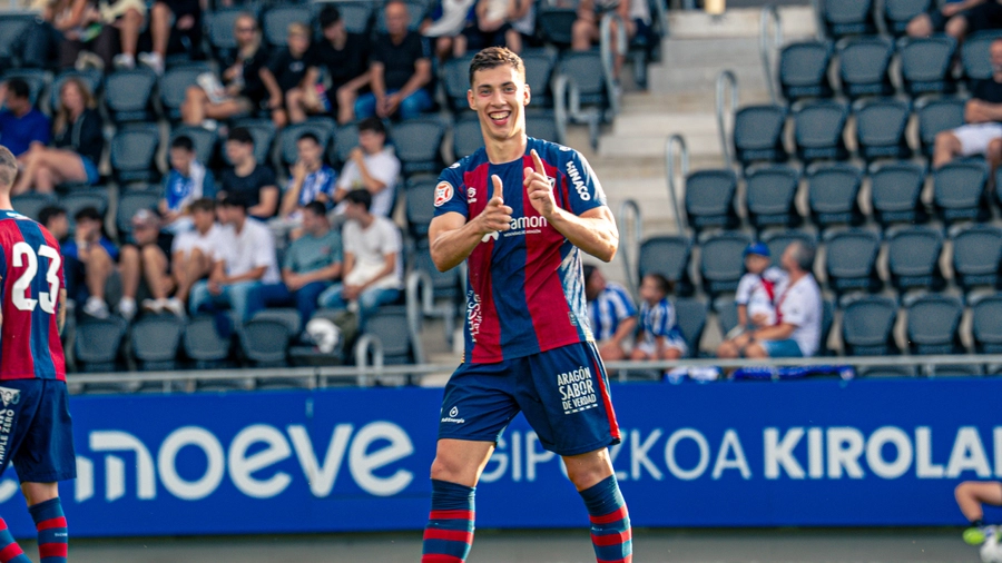 Sergi Armero celebra su estreno goleador. Foto: SD Huesca