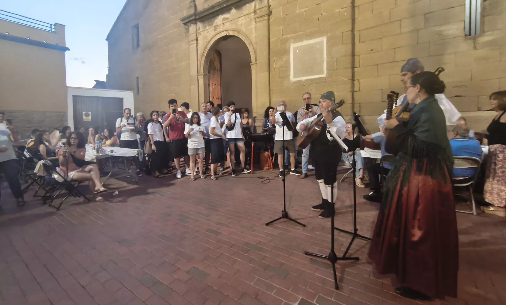 Acto de celebración de la recuperación de sus campanas de Biscarrués. Foto Mercedes Manterola