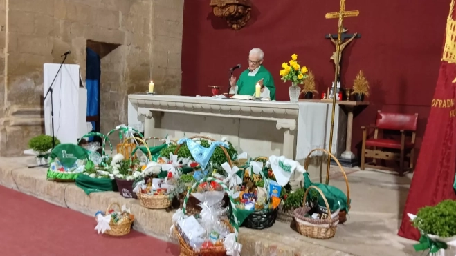 José María Arnal con todos los frutos ofrecidos José María Arnal con todos los frutos ofrecidos