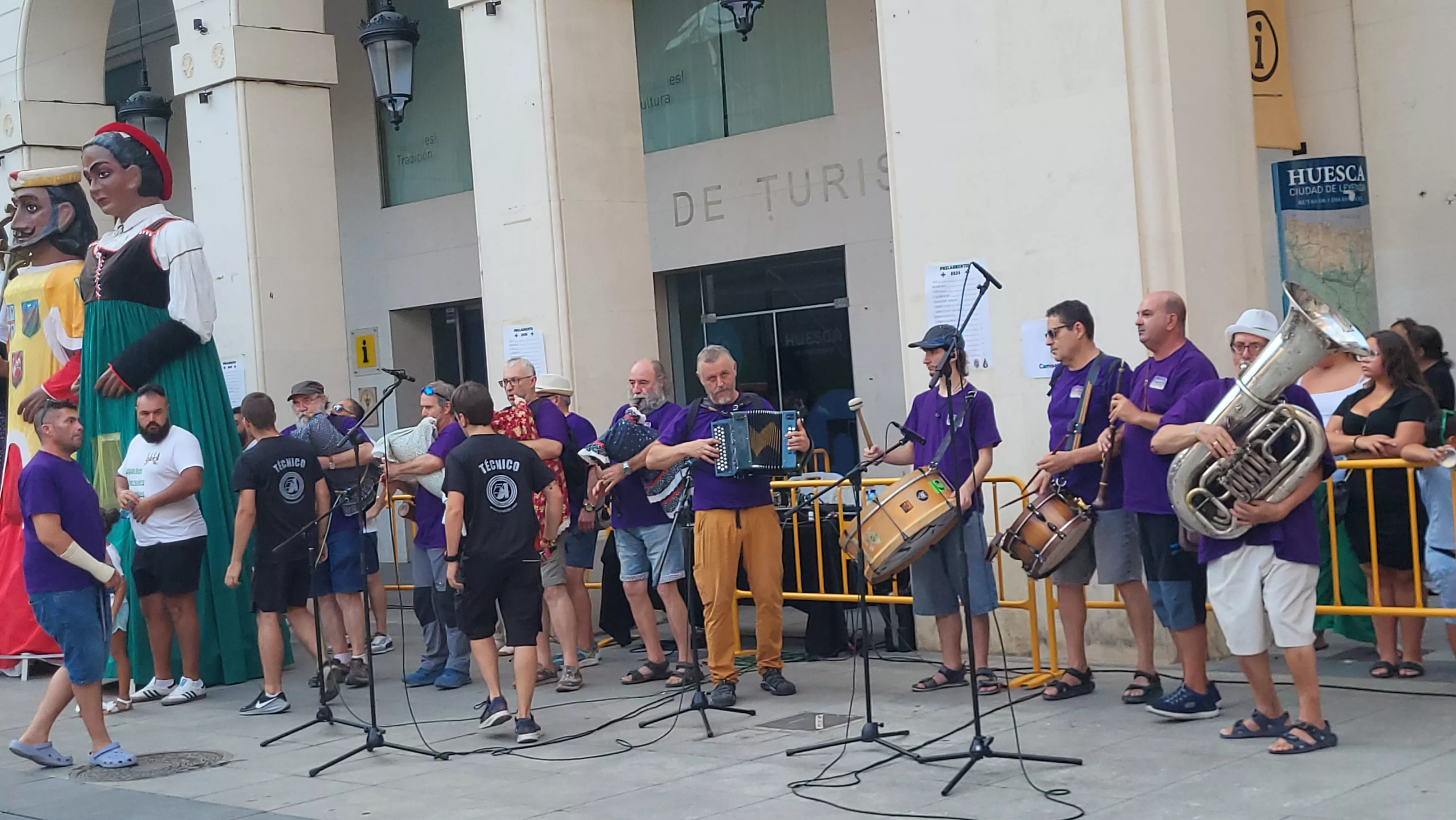 Ensayo de la Comparsa de Gigantes y Cabezudos de Huesca. Foto Mercedes Manterola