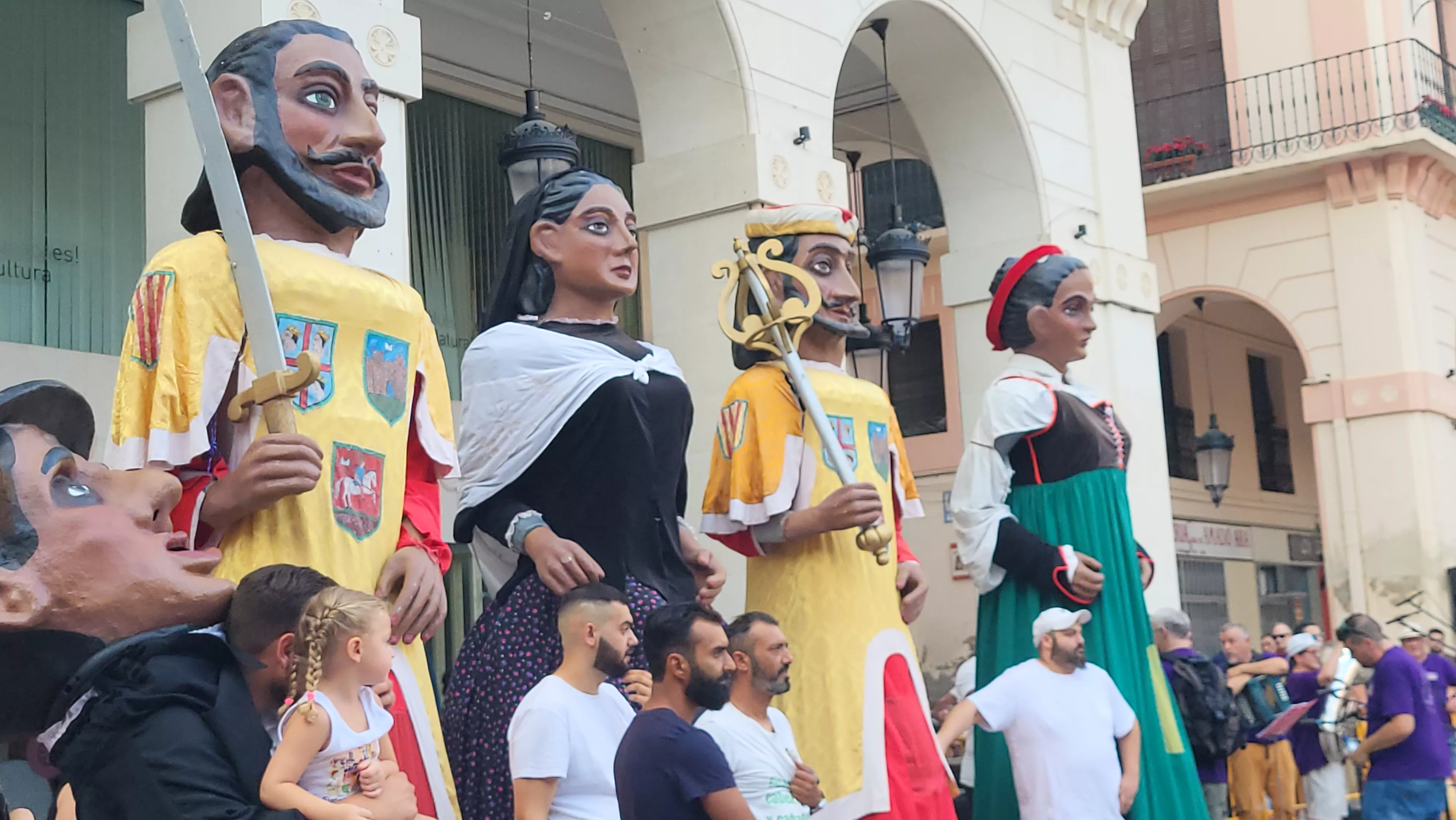 Ensayo de la Comparsa de Gigantes y Cabezudos de Huesca. Foto Mercedes Manterola