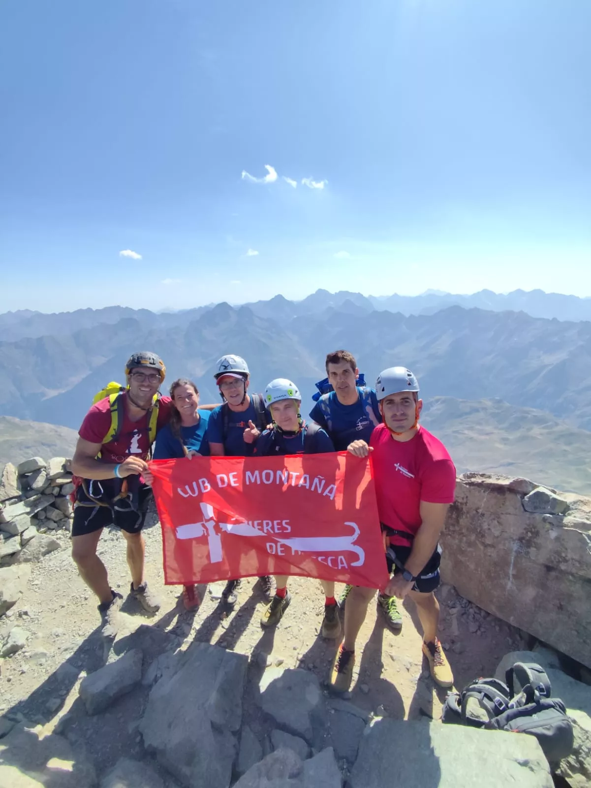 Ascenso del Grupo de Alto Nivel de los Javieres al pico Midi d'Osseau