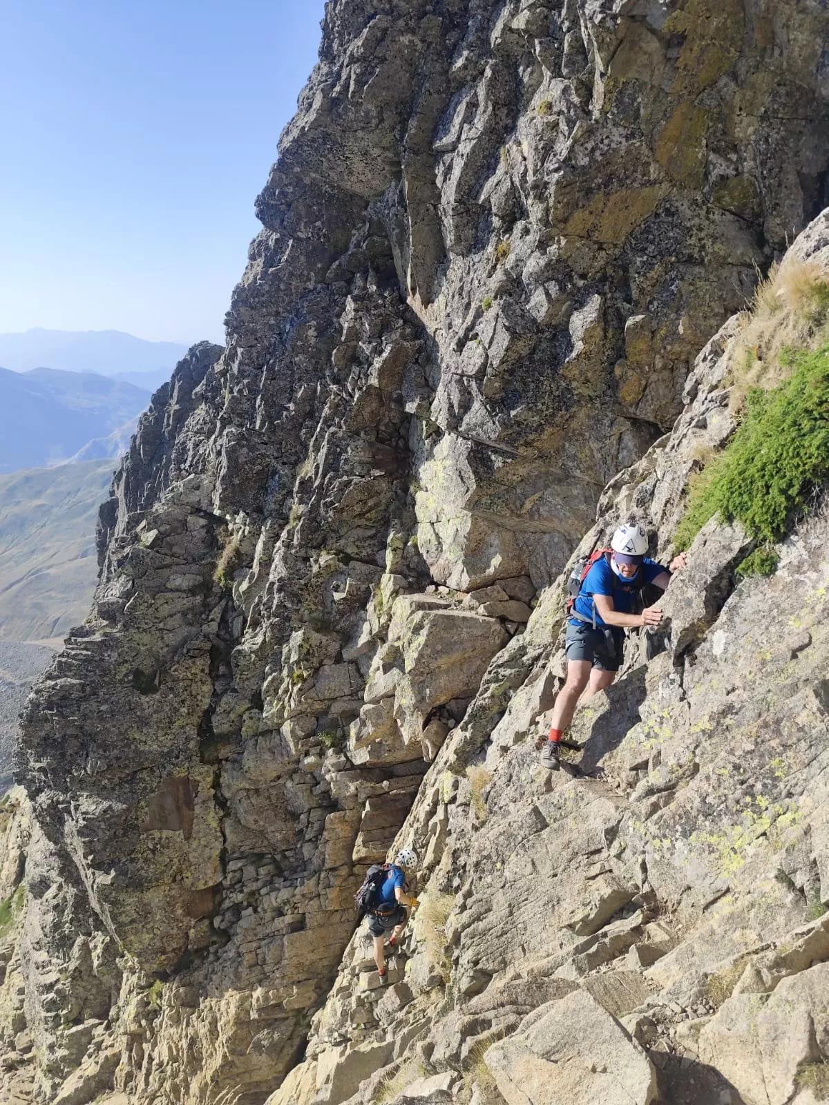 Ascenso del Grupo de Alto Nivel de los Javieres al pico Midi d'Osseau