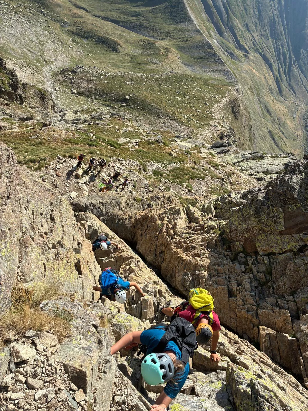 Ascenso del Grupo de Alto Nivel de los Javieres al pico Midi d'Osseau