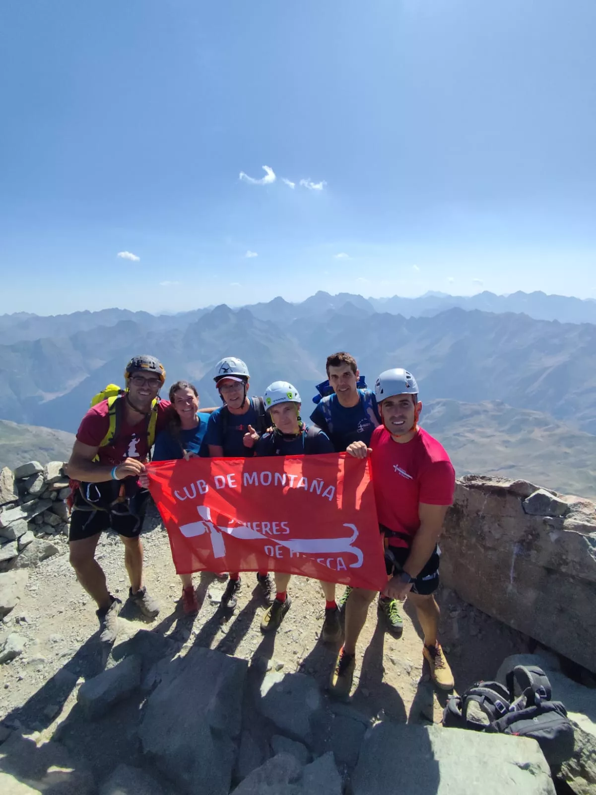 Ascenso del Grupo de Alto Nivel de los Javieres al pico Midi d'Osseau
