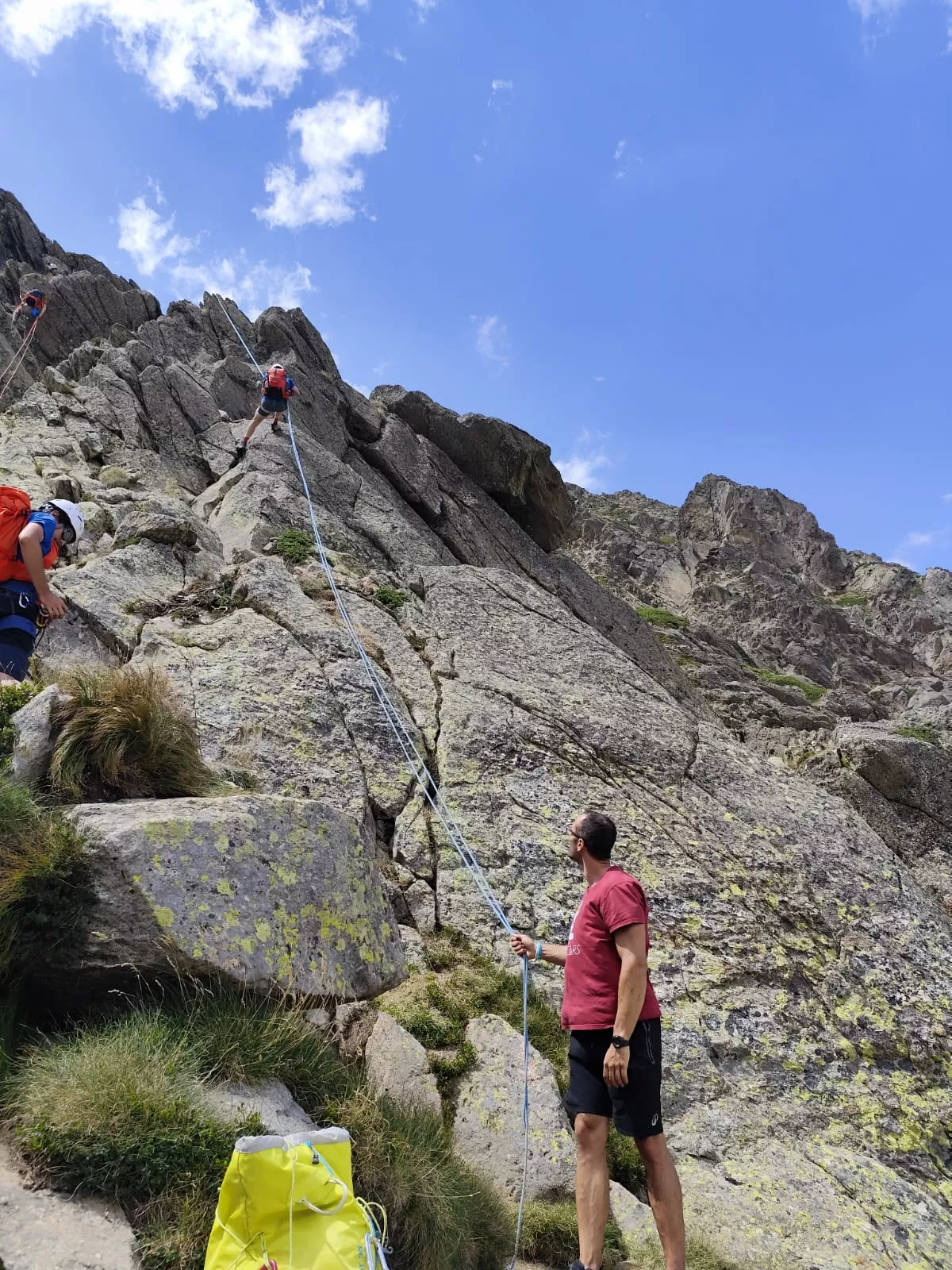 Ascenso del Grupo de Alto Nivel de los Javieres al pico Midi d'Osseau