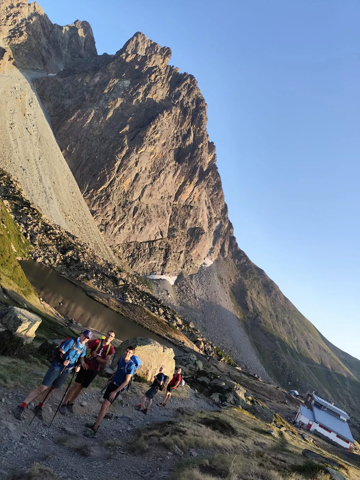 Ascenso del Grupo de Alto Nivel de los Javieres al pico Midi d'Osseau