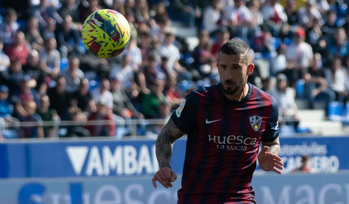 El dorsal 23 del Huesca, Óscar Sielva, en el partido ante el Granda en El Alcoraz, donde fue titular. Foto: SD Huesca