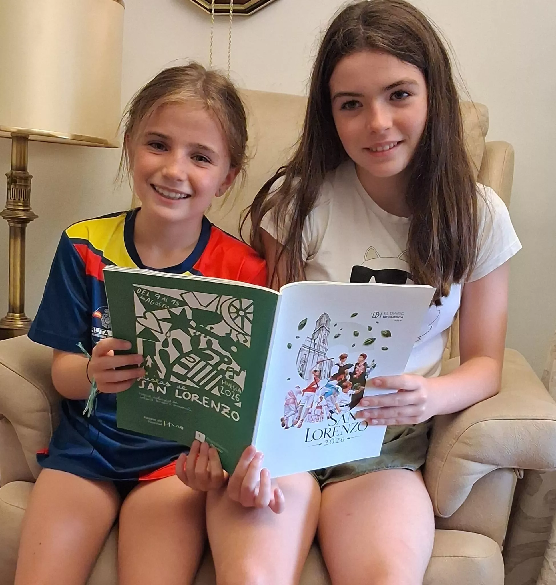 Inés y Elisa Hamon Omiste . Muy contentas de leer vuestro diario  ViVa San Lorenzo!!!.