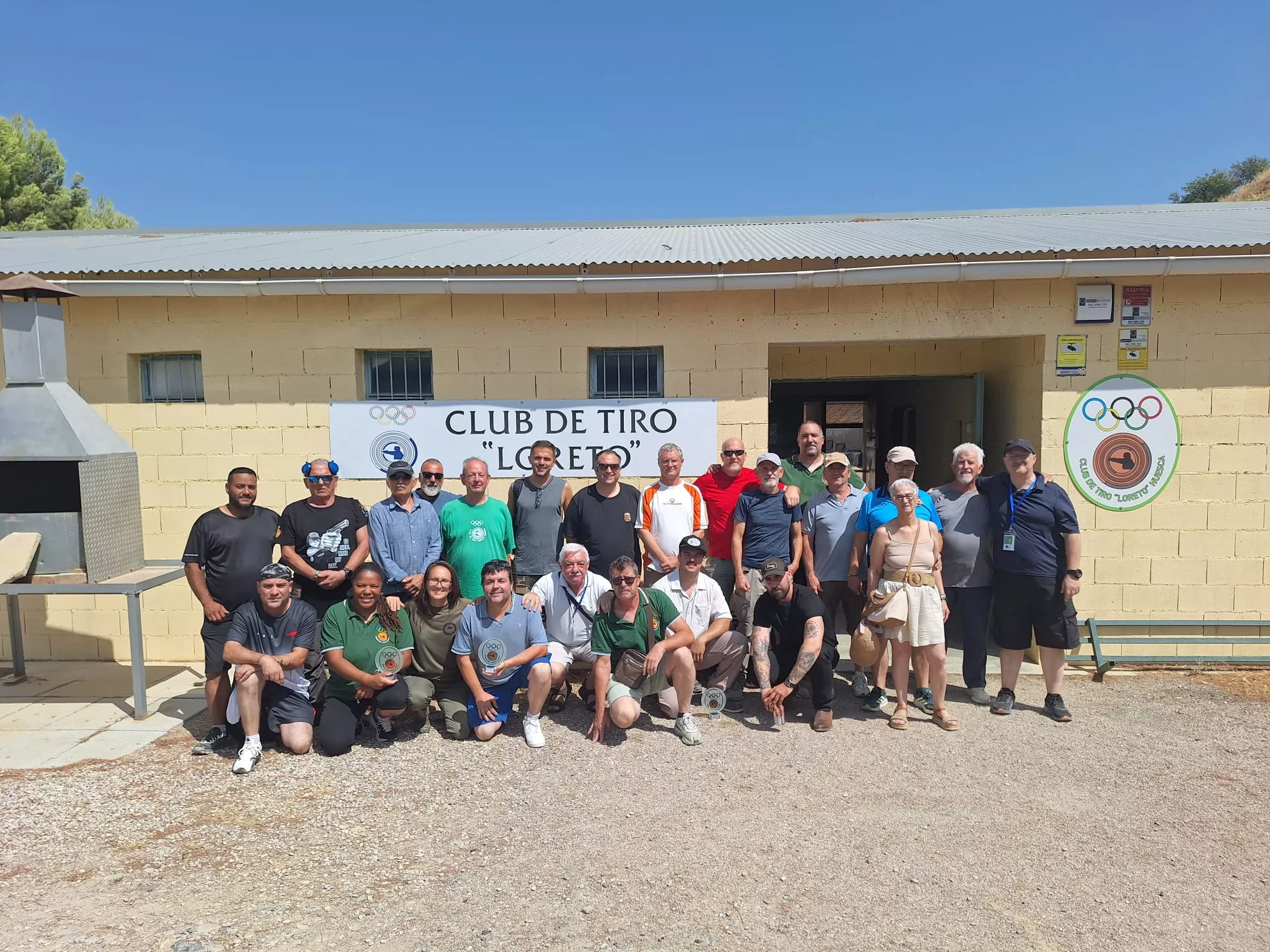 Foto de familia de los participantes.