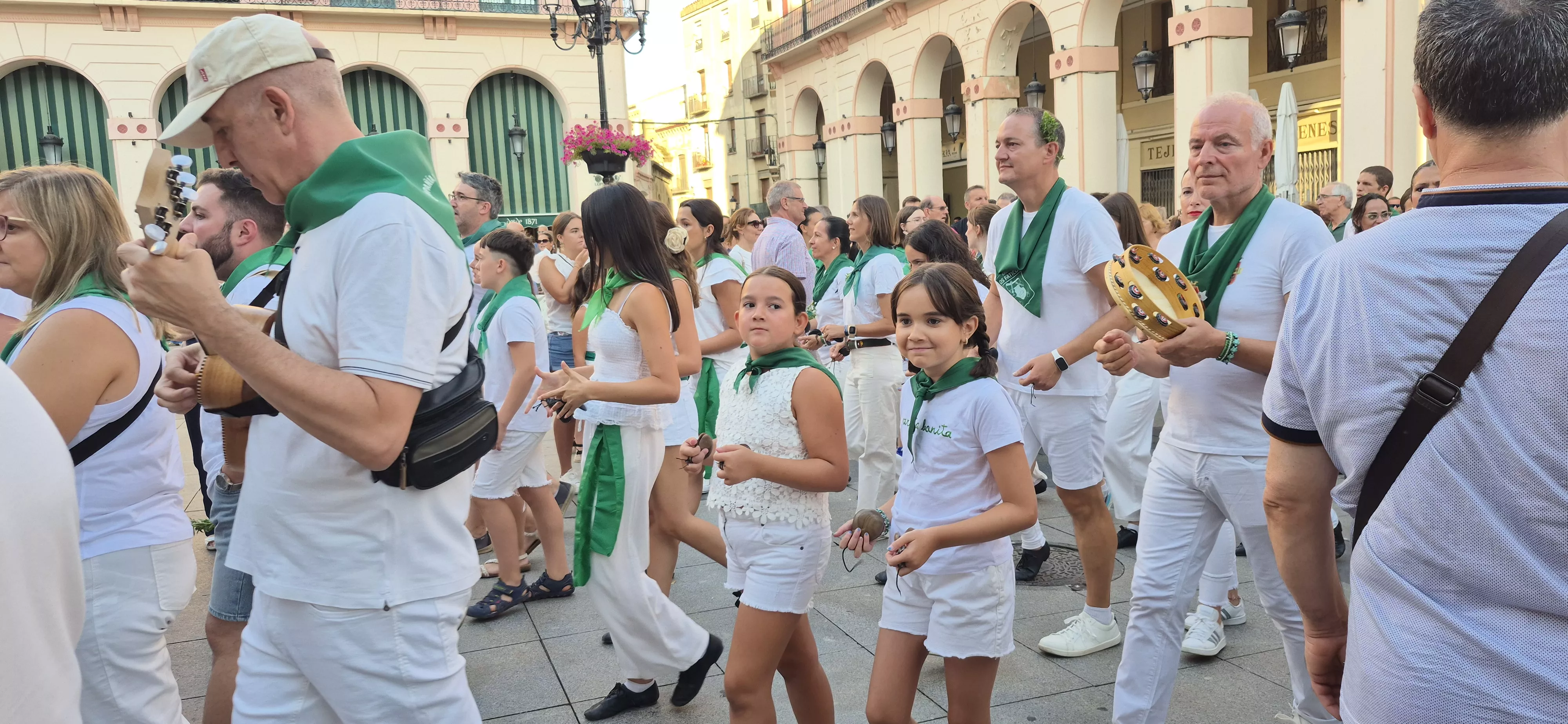 Baile de la Jota de San Lorenzo en la plaza López Allué. Foto Myriam Martínez