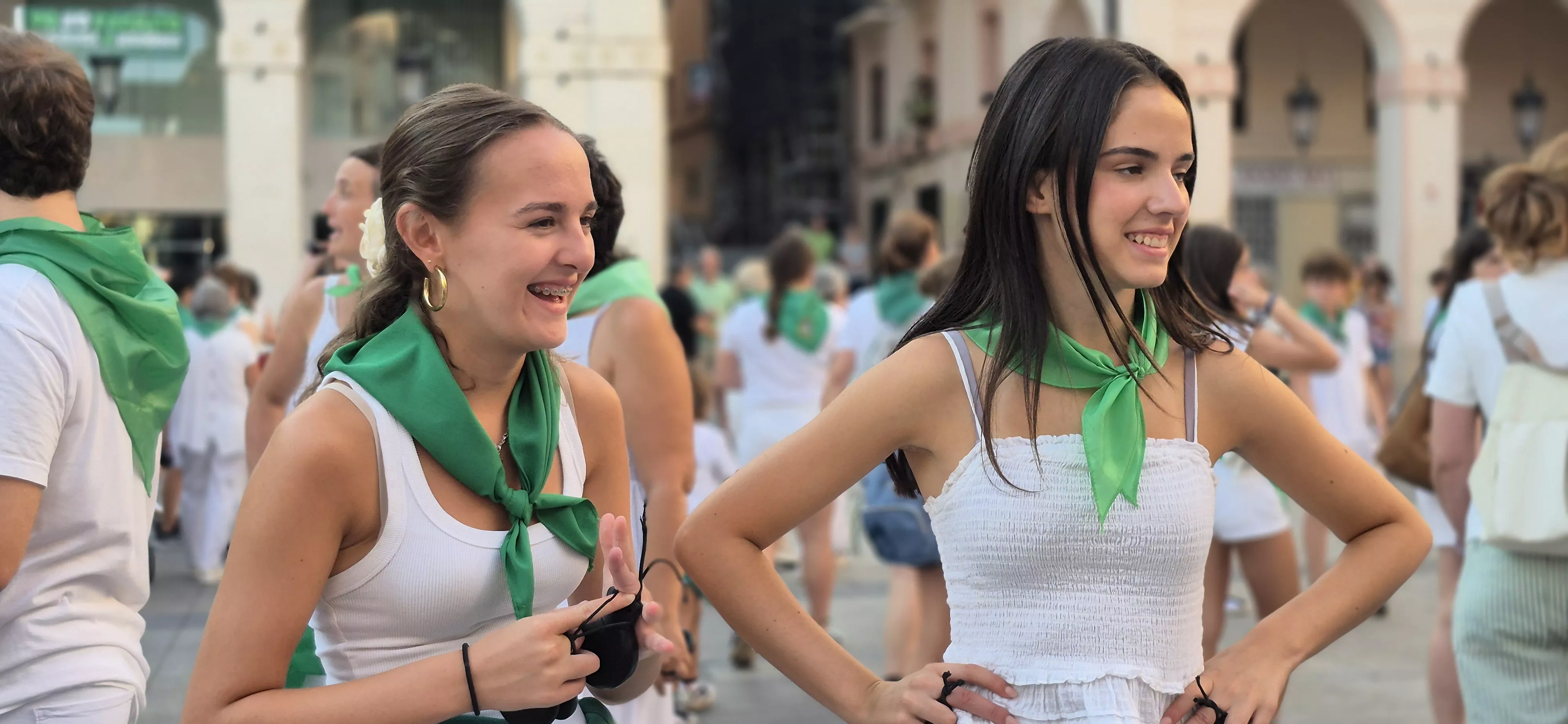 Baile de la Jota de San Lorenzo en la plaza López Allué. Foto Myriam Martínez