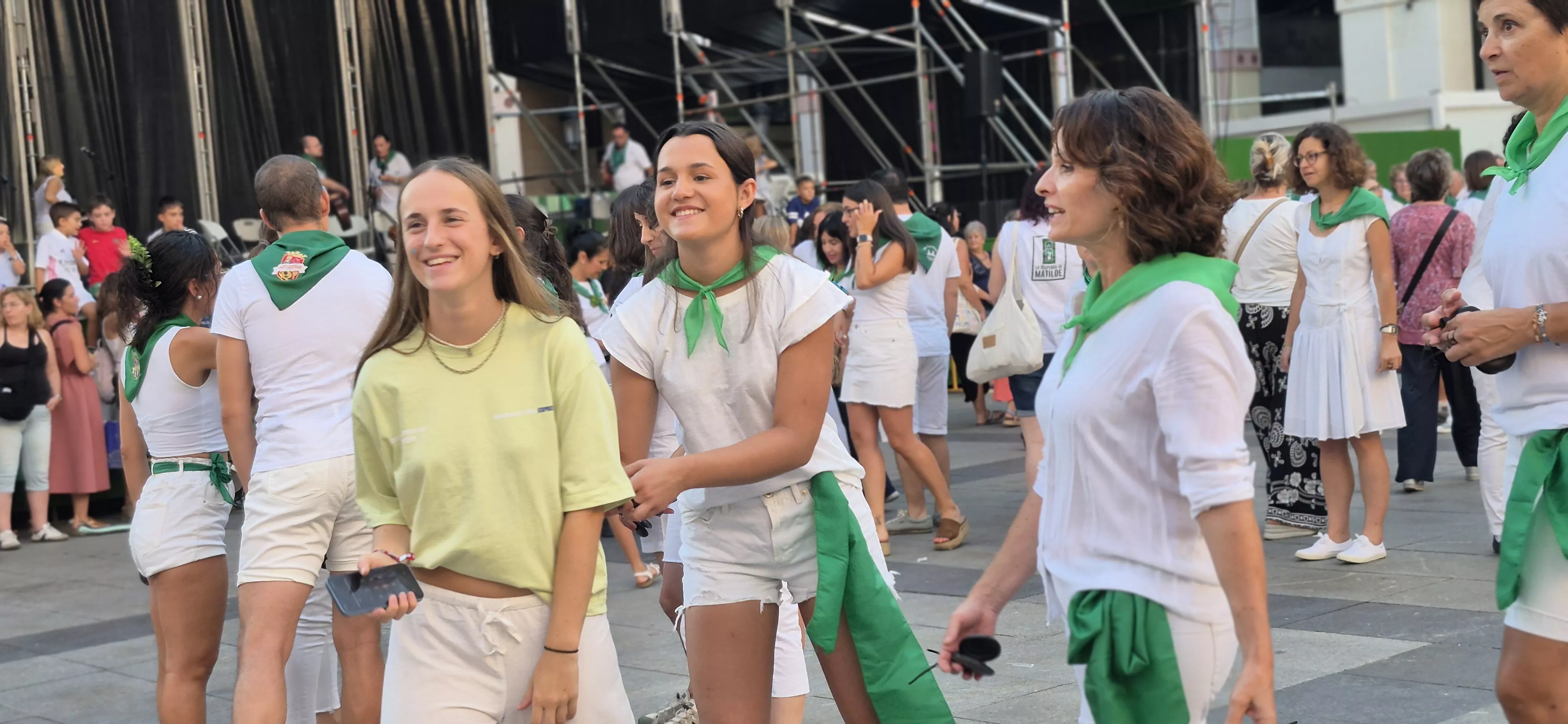 Baile de la Jota de San Lorenzo en la plaza López Allué. Foto Myriam Martínez