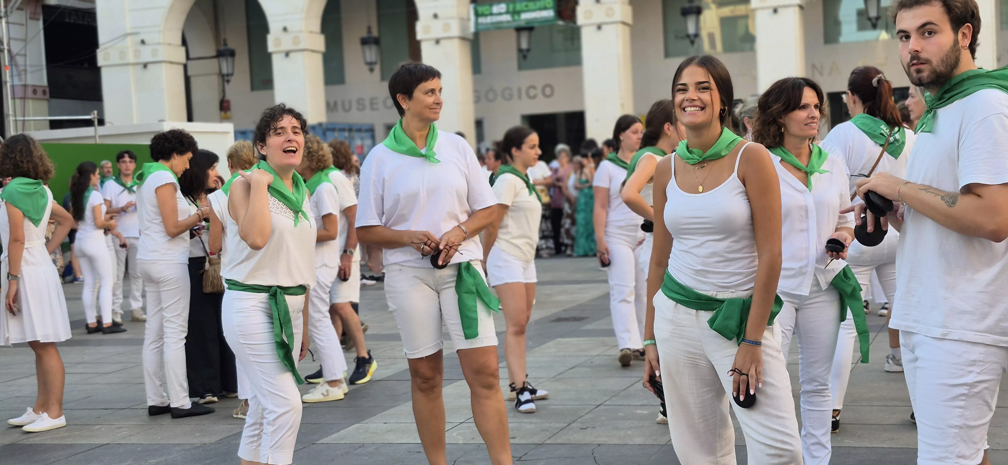 Baile de la Jota de San Lorenzo en la plaza López Allué. Foto Myriam Martínez