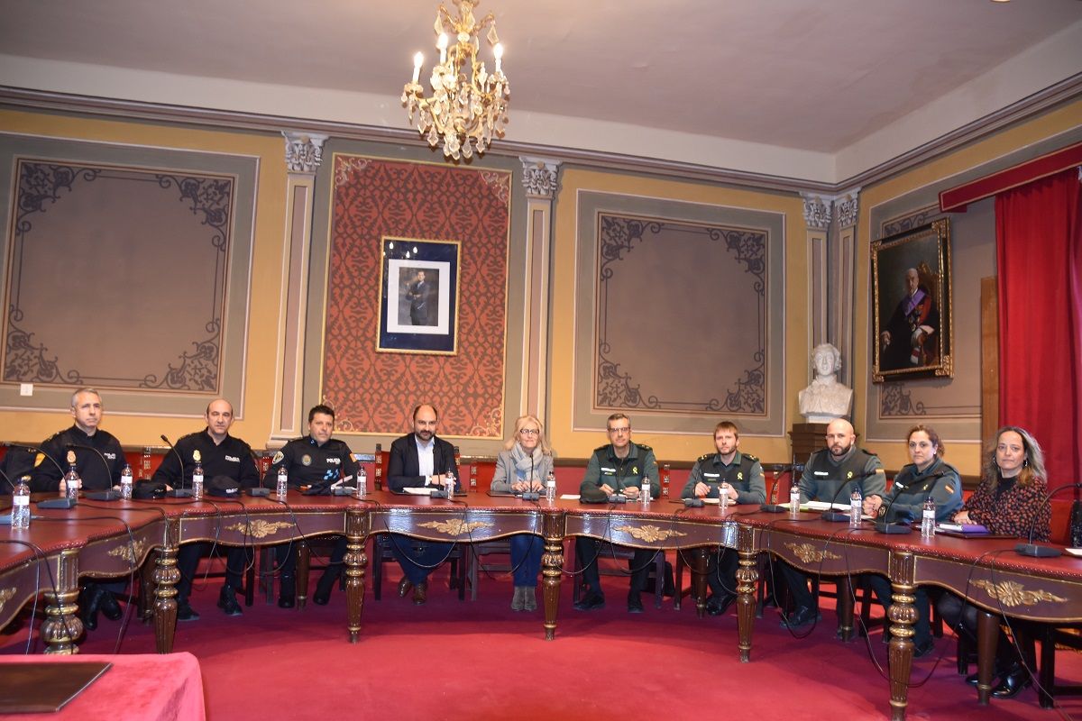 Reunión de la Junta Local Seguridad celebrada en el Ayuntamiento de Barbastro.