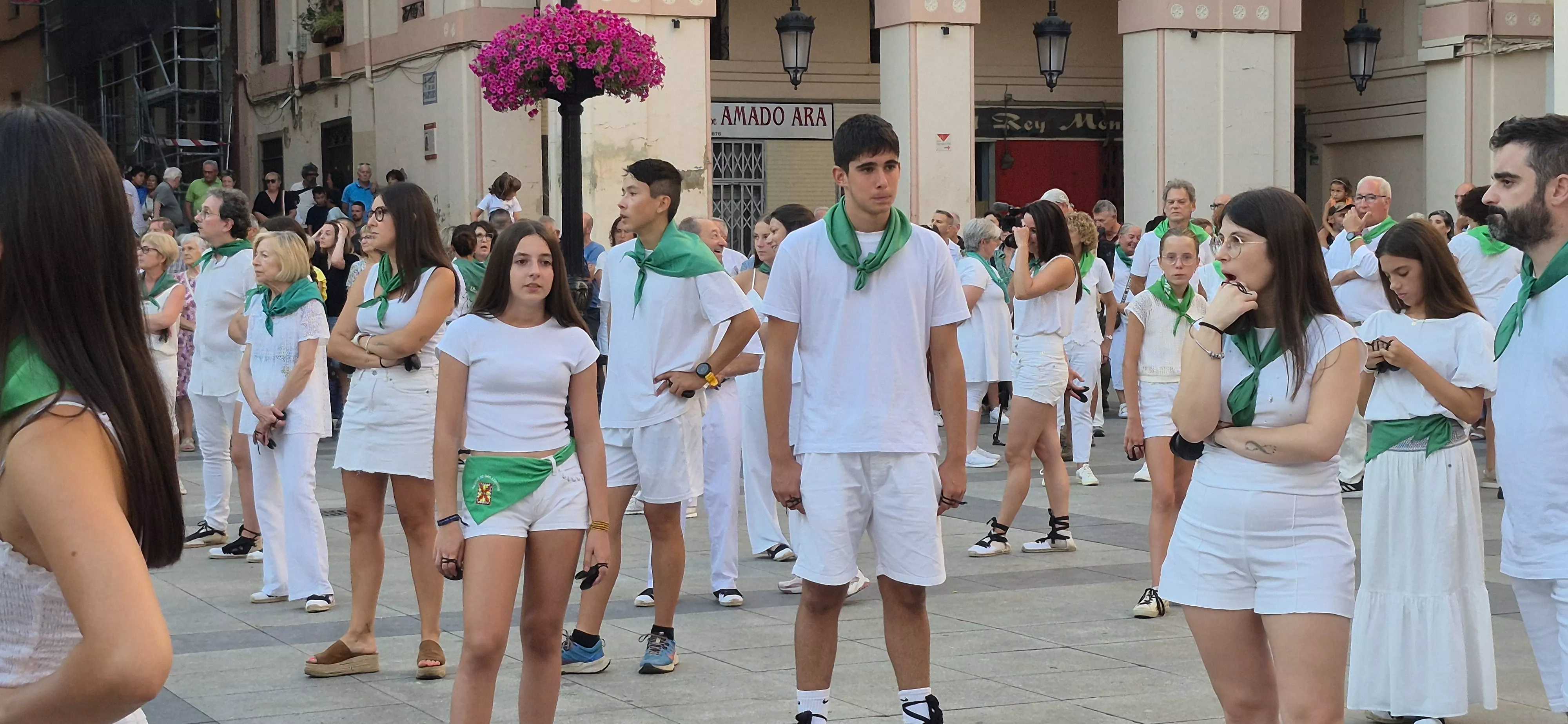 Baile de la Jota de San Lorenzo en la plaza López Allué. Foto Myriam Martínez
