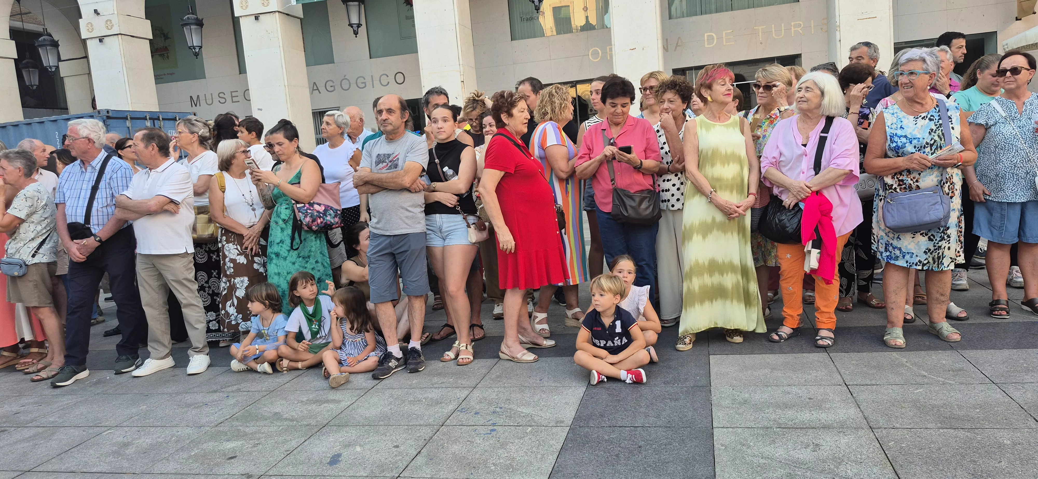 Baile de la Jota de San Lorenzo en la plaza López Allué. Foto Myriam Martínez