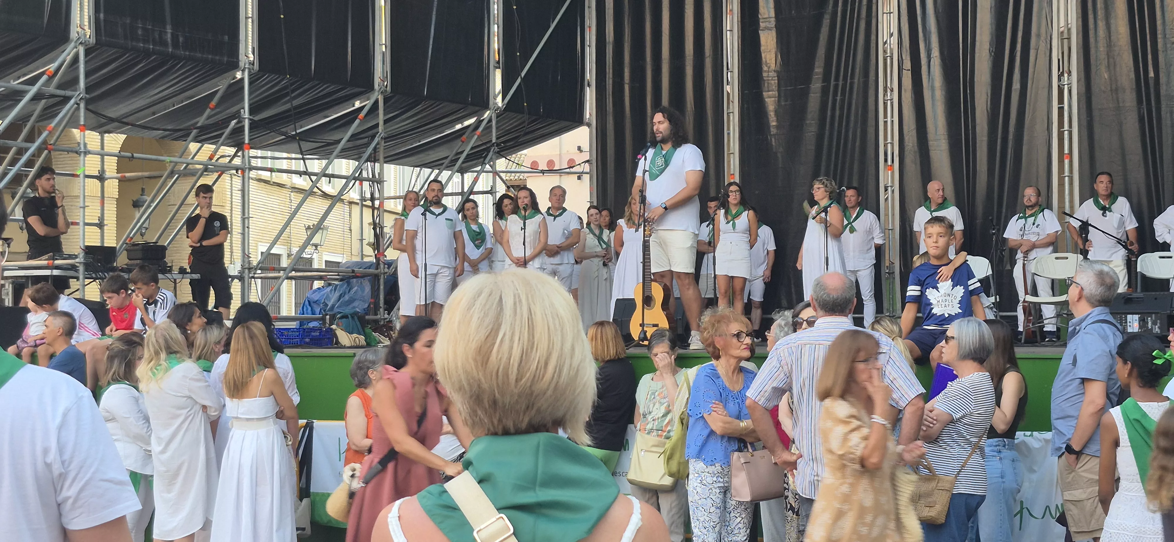 Baile de la Jota de San Lorenzo en la plaza López Allué. Foto Myriam Martínez