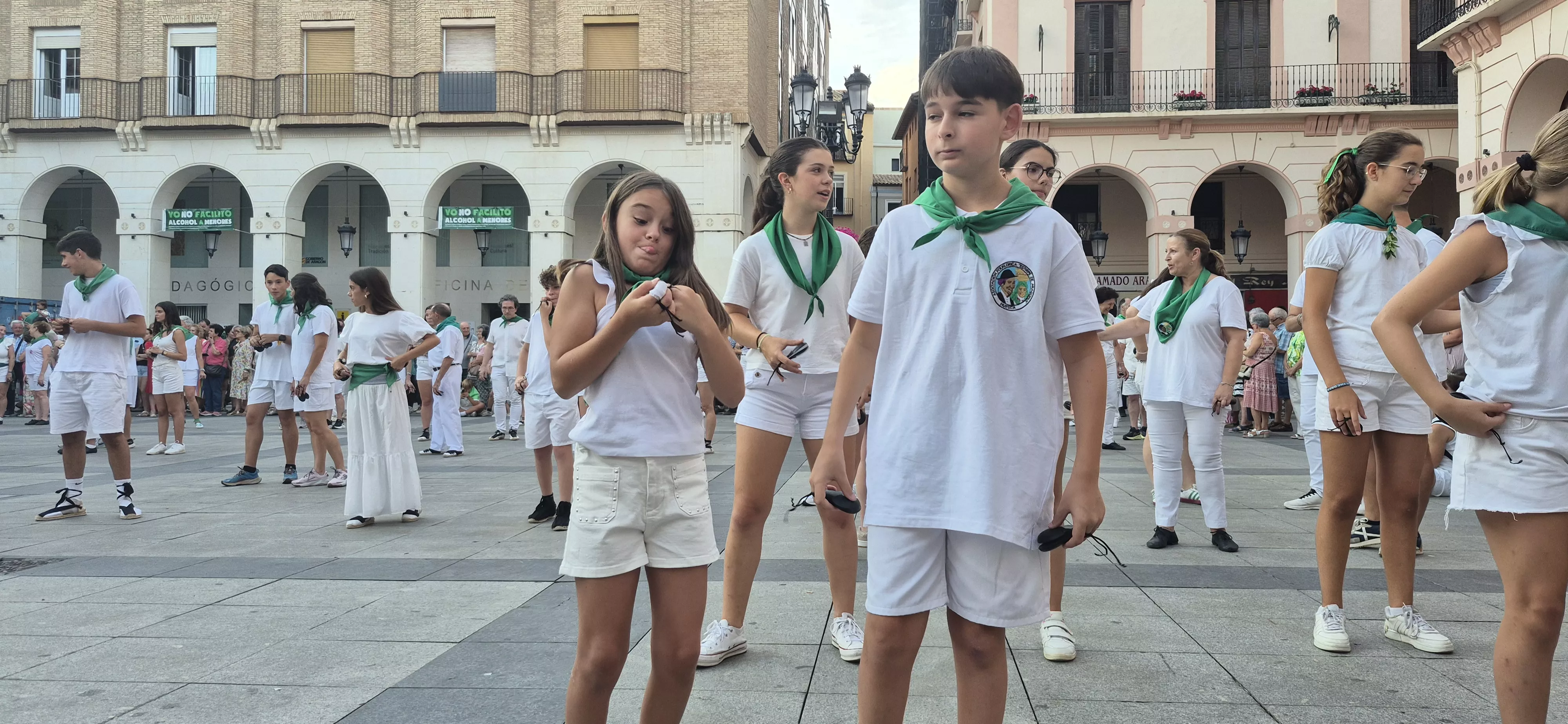 Baile de la Jota de San Lorenzo en la plaza López Allué. Foto Myriam Martínez