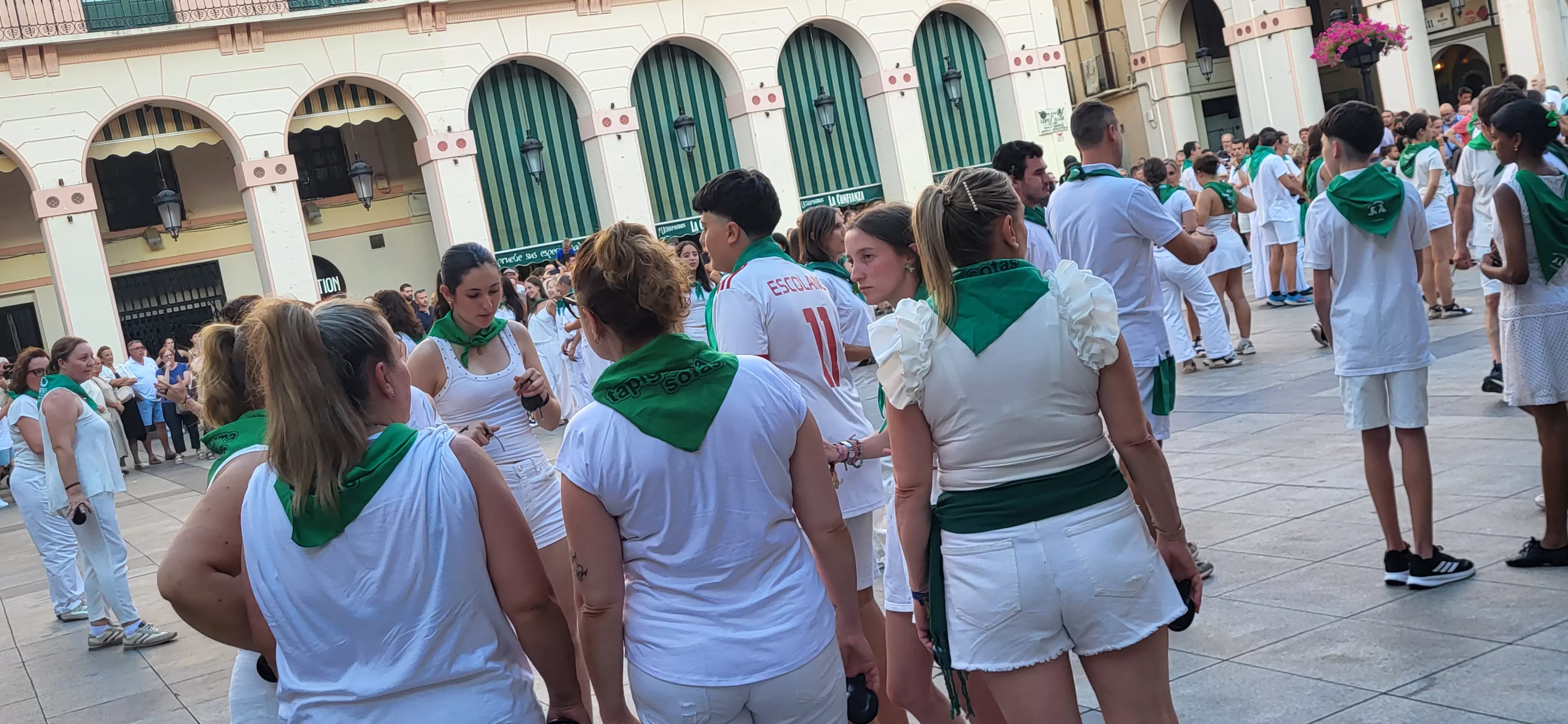 Baile de la Jota de San Lorenzo en la plaza López Allué. Foto Mercedes Manterola
