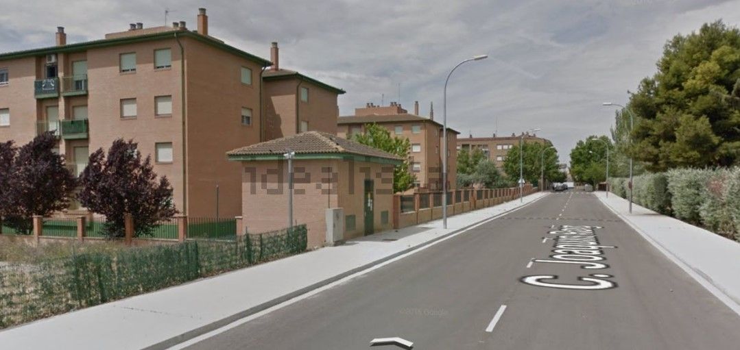 Imagen de la calle del piso okupado en venta con desokupación incluida en el precio