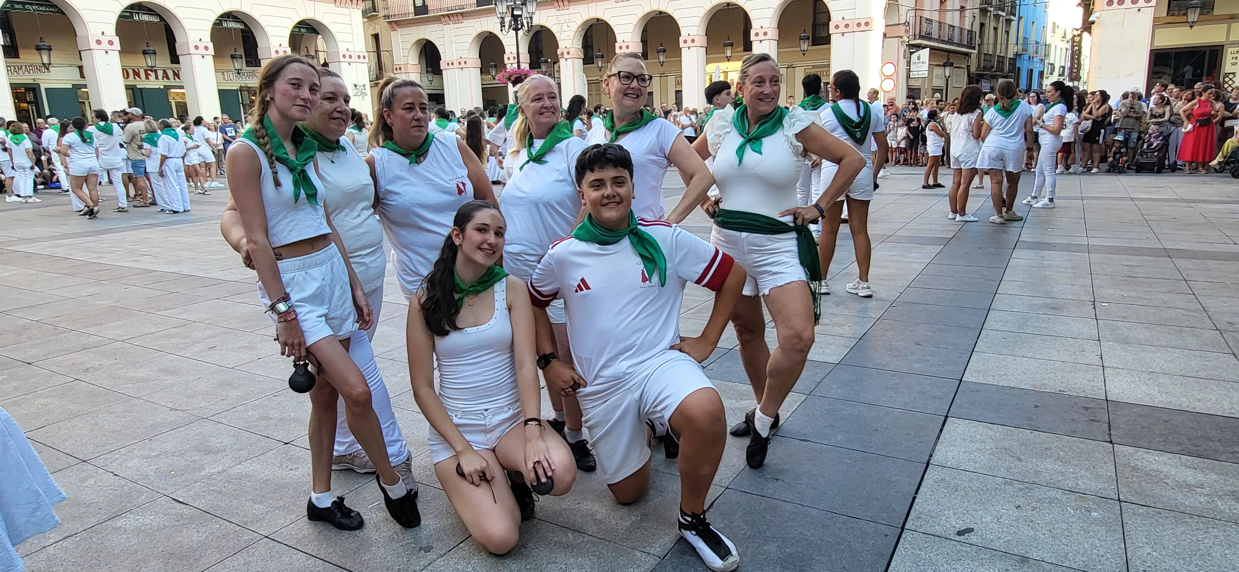 Baile de la Jota de San Lorenzo en la plaza López Allué. Foto Mercedes Manterola