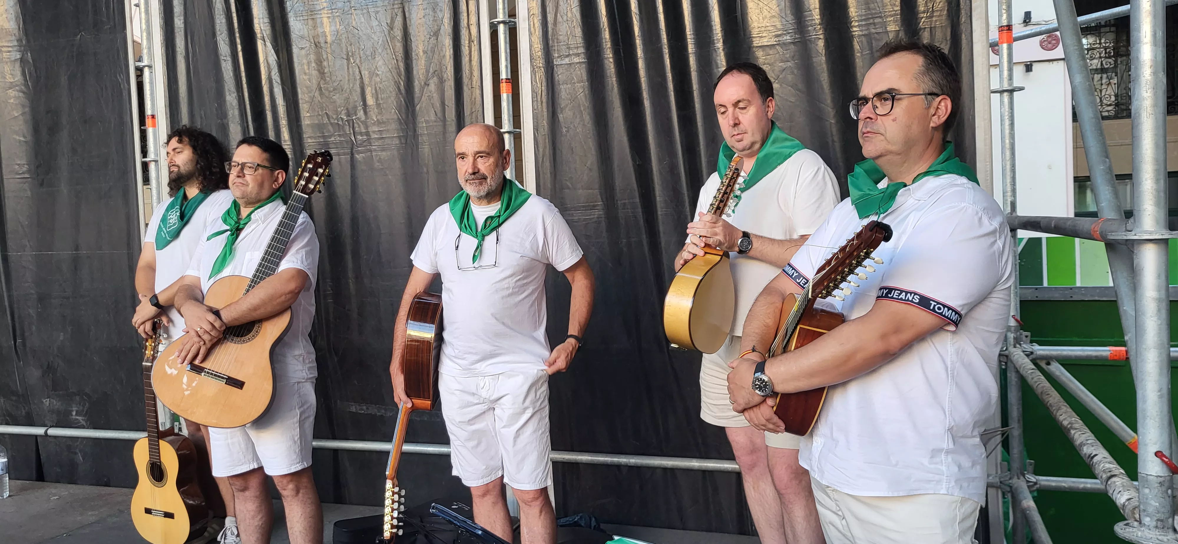 Baile de la Jota de San Lorenzo en la plaza López Allué. Foto Mercedes Manterola